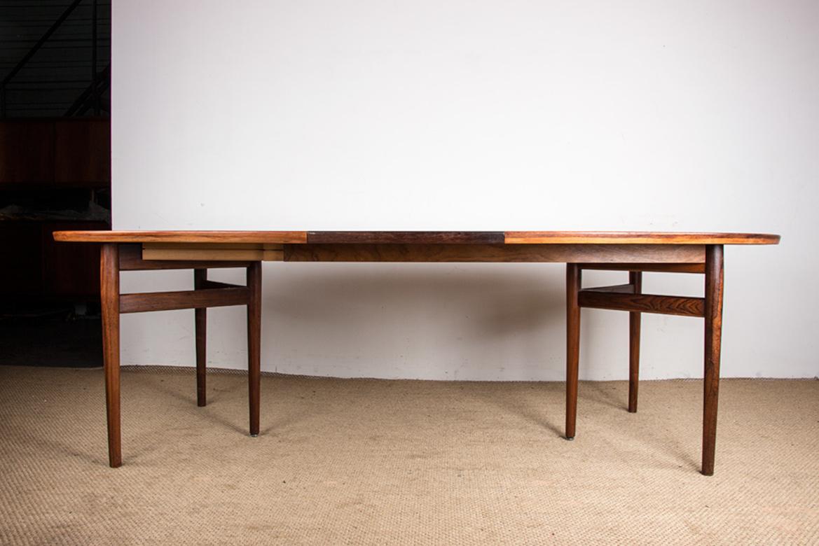 Très grande table de salle à manger danoise extensible en bois de rose modèle 212 d'Arne Vodder. en vente 6