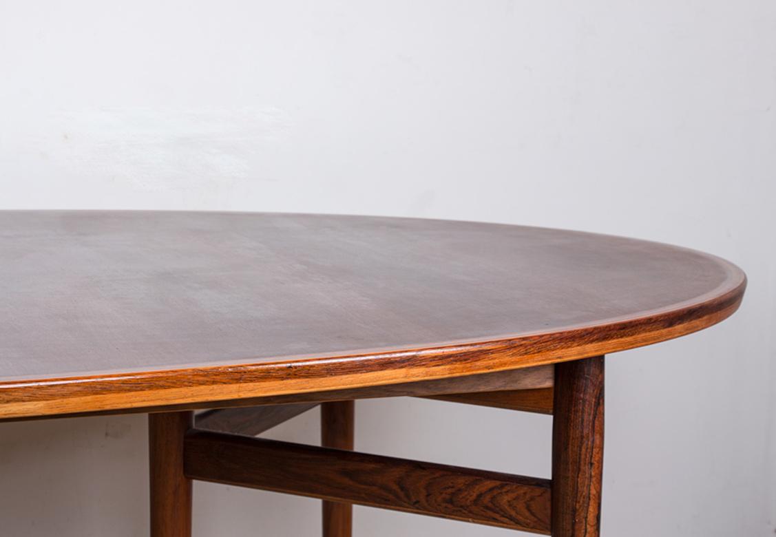 Très grande table de salle à manger danoise extensible en bois de rose modèle 212 d'Arne Vodder. en vente 9