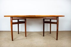 Very large Danish extendable dining table in rosewood model 212 by Arne Vodder.