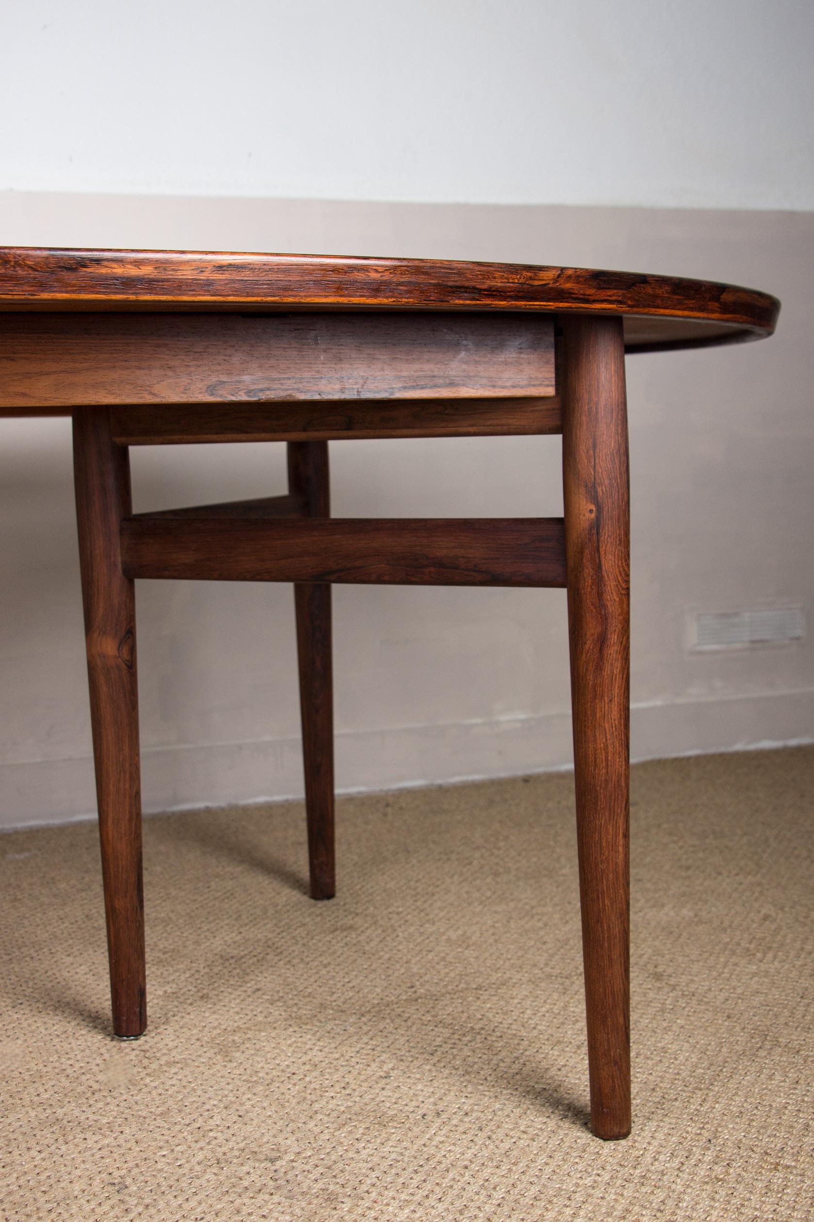 Très grande table de salle à manger danoise extensible en bois de rose modèle 212 d'Arne Vodder. Excellent état à JOINVILLE-LE-PONT, FR