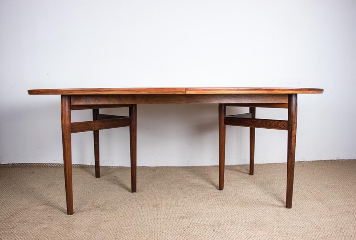 Très grande table de salle à manger danoise extensible en bois de rose modèle 212 d'Arne Vodder. Excellent état - En vente à JOINVILLE-LE-PONT, FR