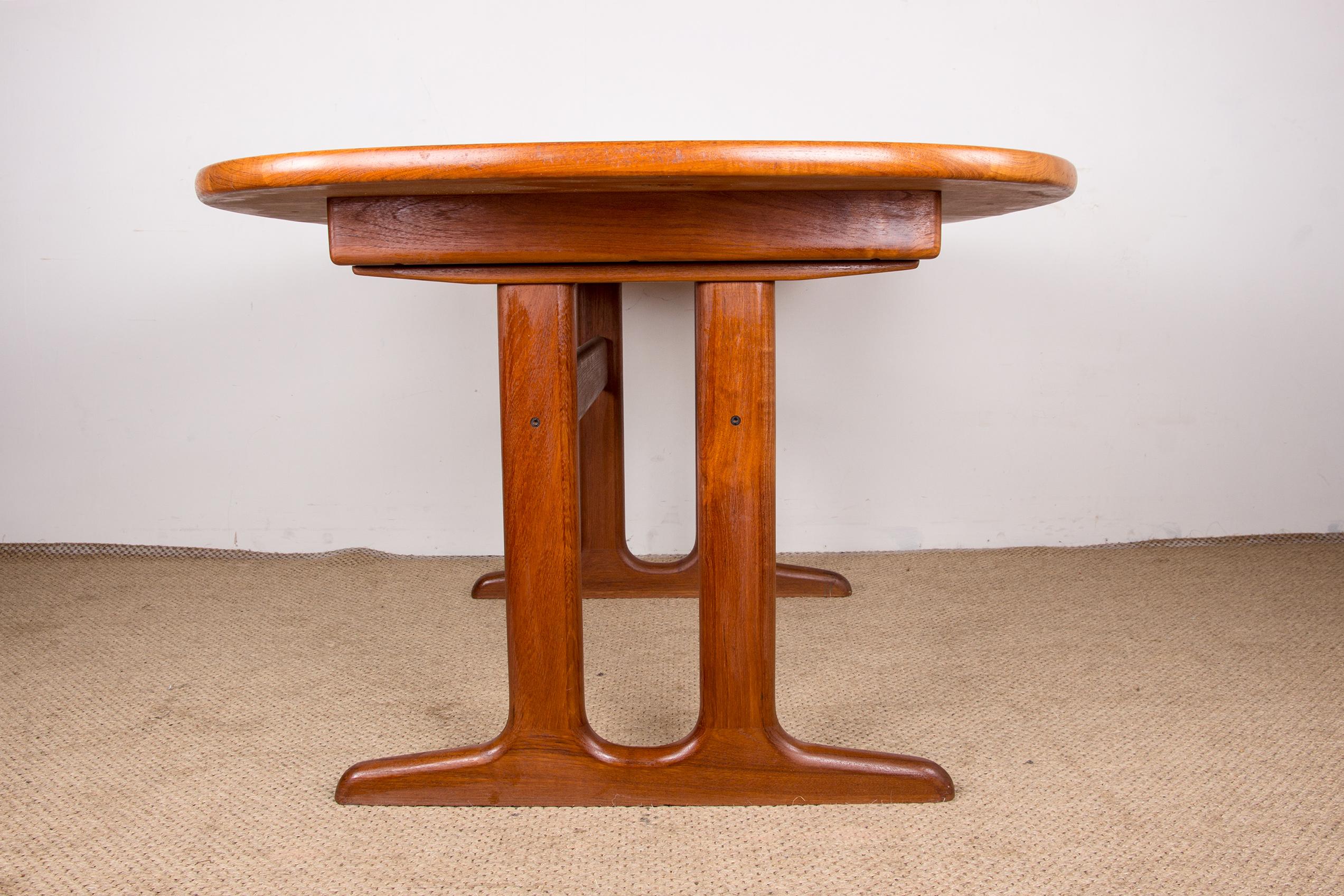 Very large Danish oval extendable dining table in solid Teak by Glostrup. 2