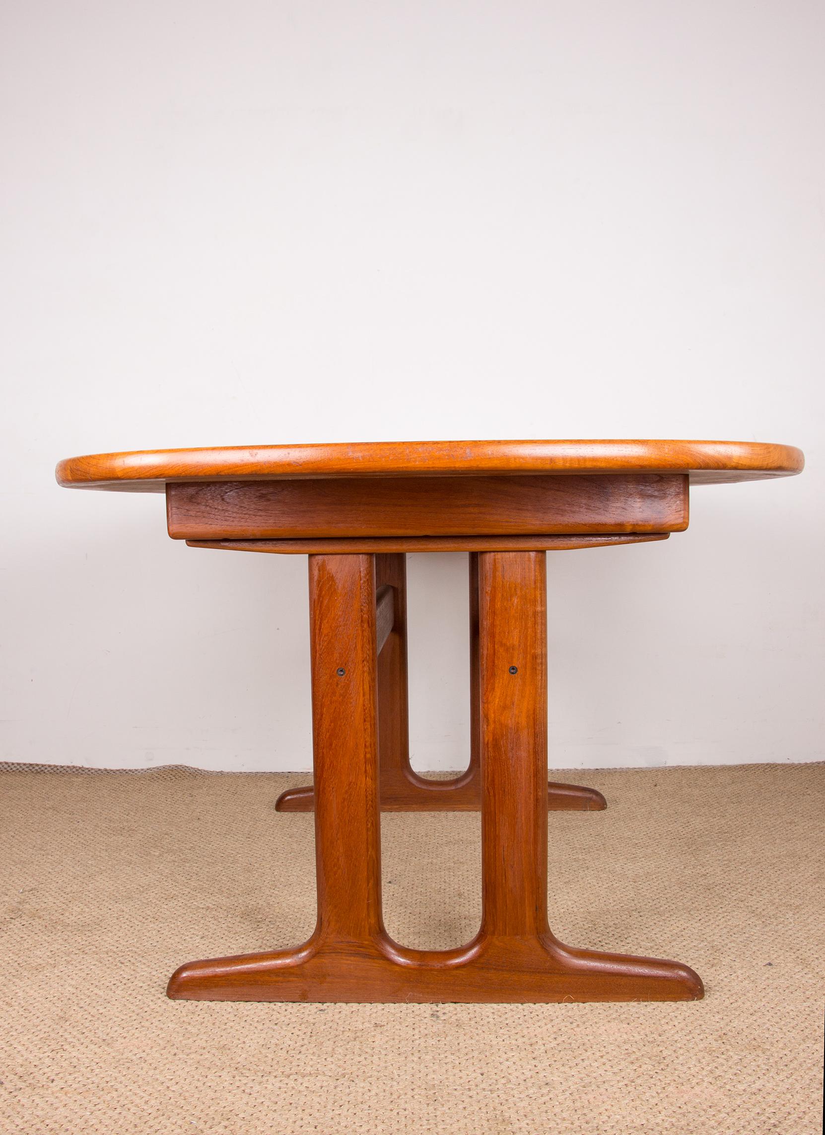 Very large Danish oval extendable dining table in solid Teak by Glostrup. 3