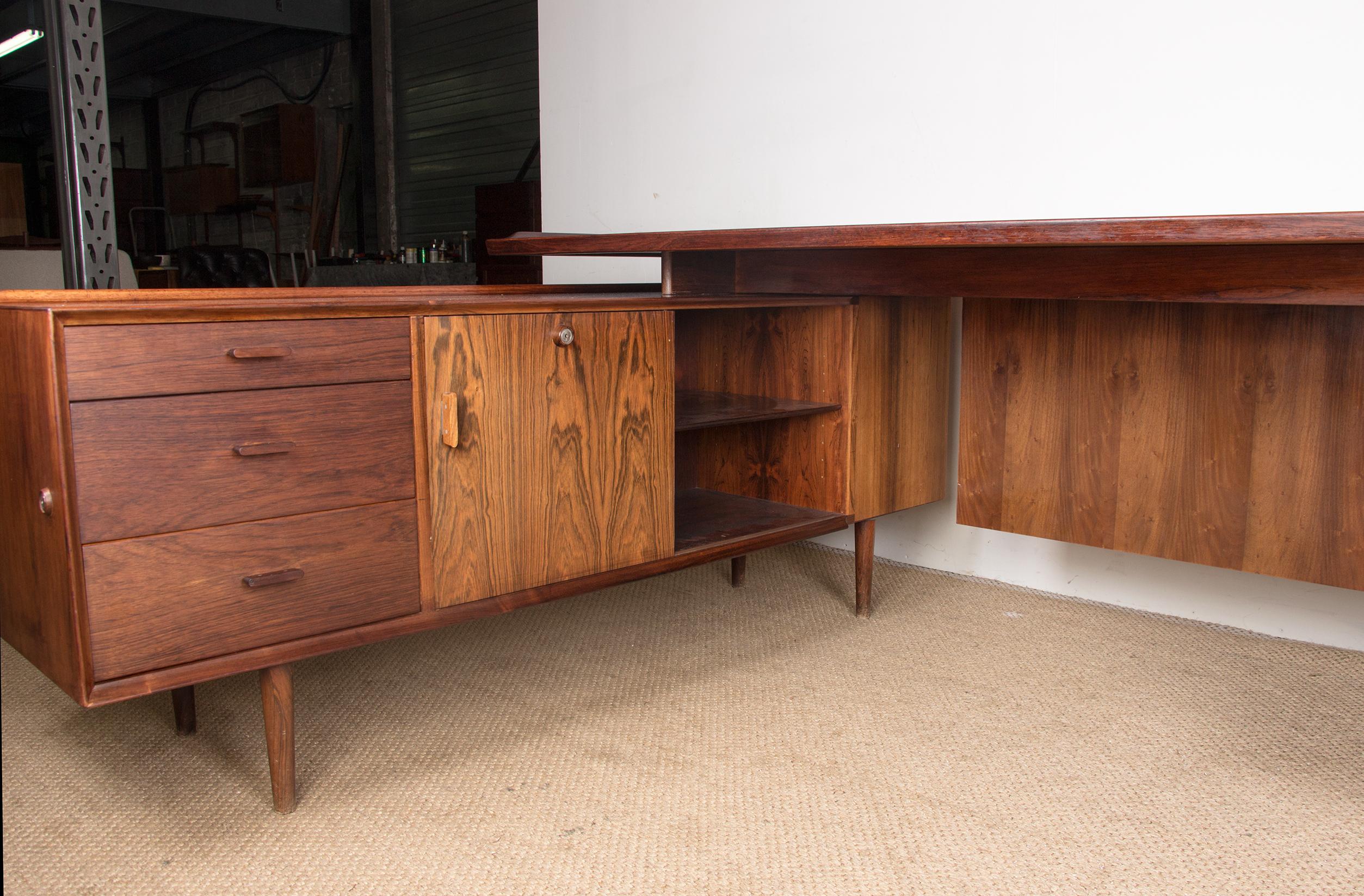 Very Large Danish Rosewood Executive Desk, Model 208 by Arne Vodder for Sibast 1 10