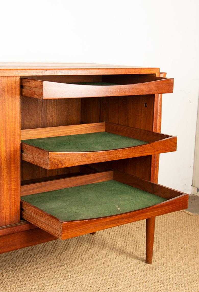 Sehr großes dänisches Sideboard 255 cm in Teak 1960. im Angebot 8