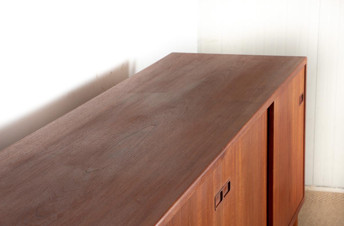 Sehr großes dänisches Sideboard 255 cm in Teak 1960. im Angebot 2