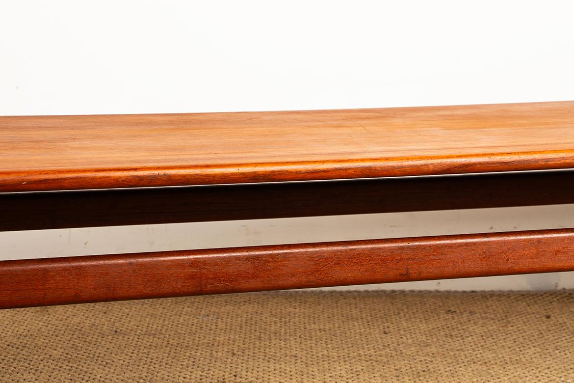 Metà XX secolo Tavolino o panca da salotto in teak danese molto grande di Borg Mogensen per Soborg. in vendita