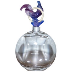 Très grand flacon de parfum en verre de Daum France avec couvercle en forme de coq de poule
