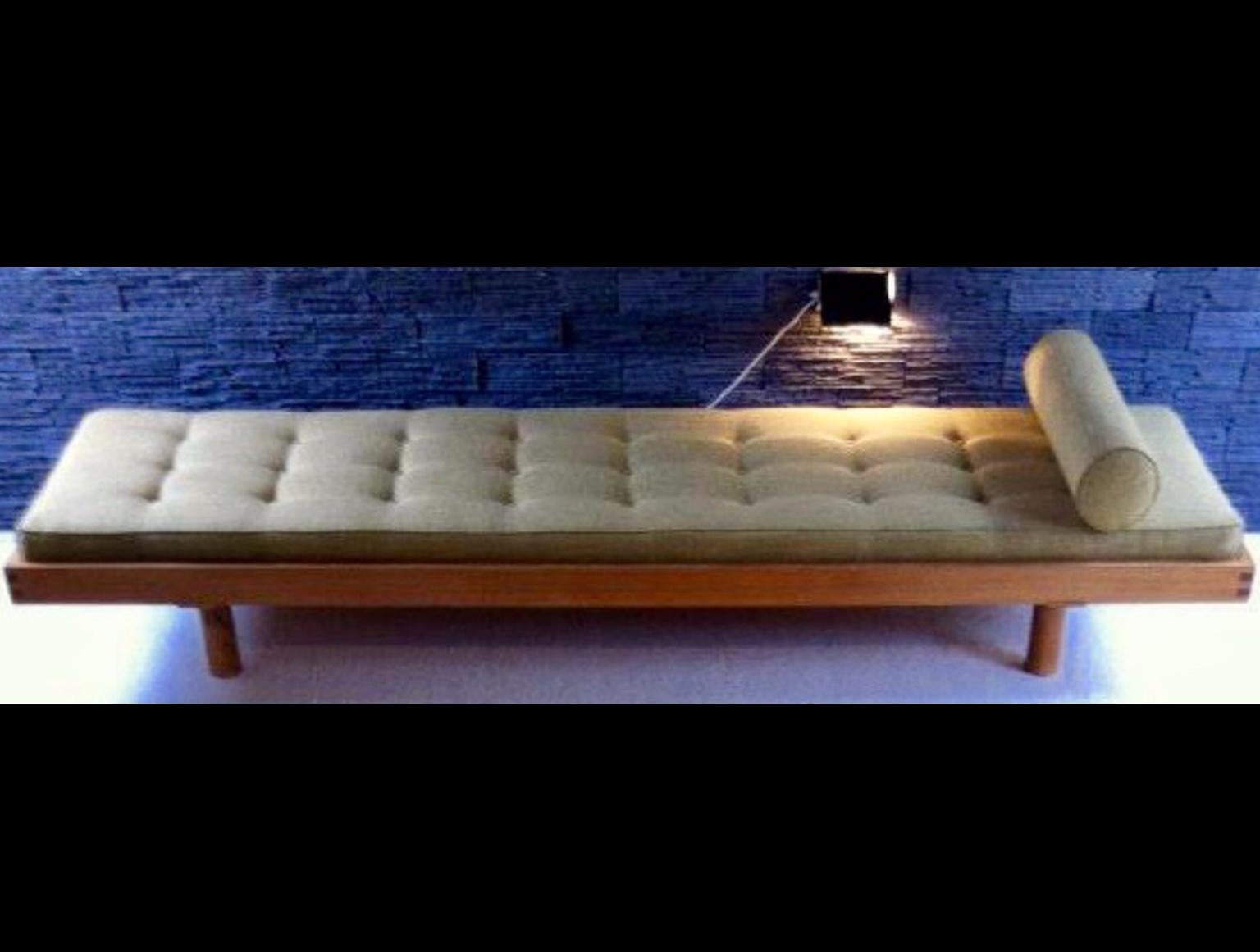 Very large daybed L 09 H from Pierre Chapo 1970 in French elm. Very elegant bench this component of a padded mattress in perfect condition renovated with a pistachio colored canvas and a cylinder headrest. The dimensions are 2.49 m long and 76 cm