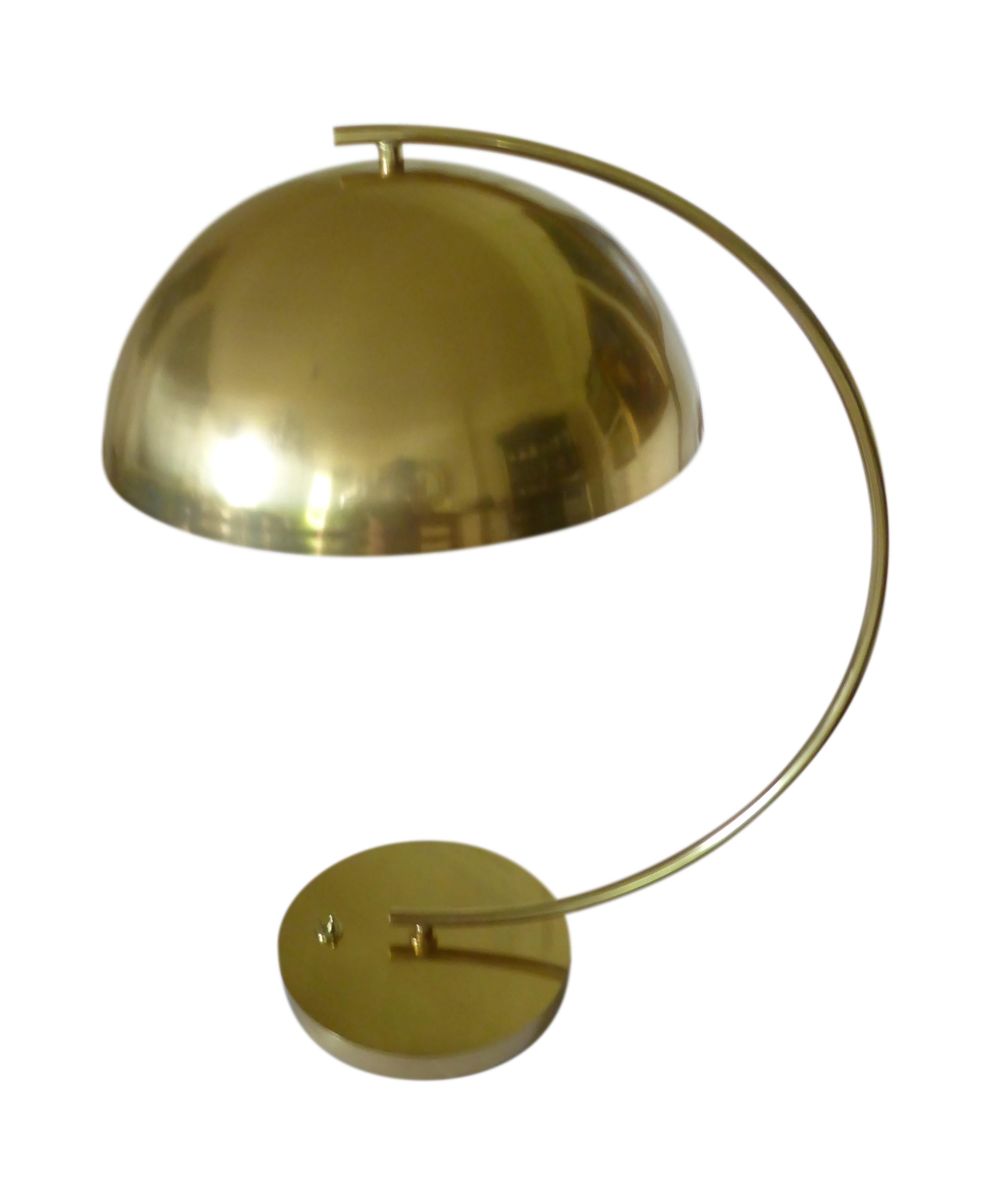 Sehr große Dome Top Schreibtischlampe im Deco-Stil aus poliertem Messing mit Dolly-Schalter (21. Jahrhundert und zeitgenössisch) im Angebot