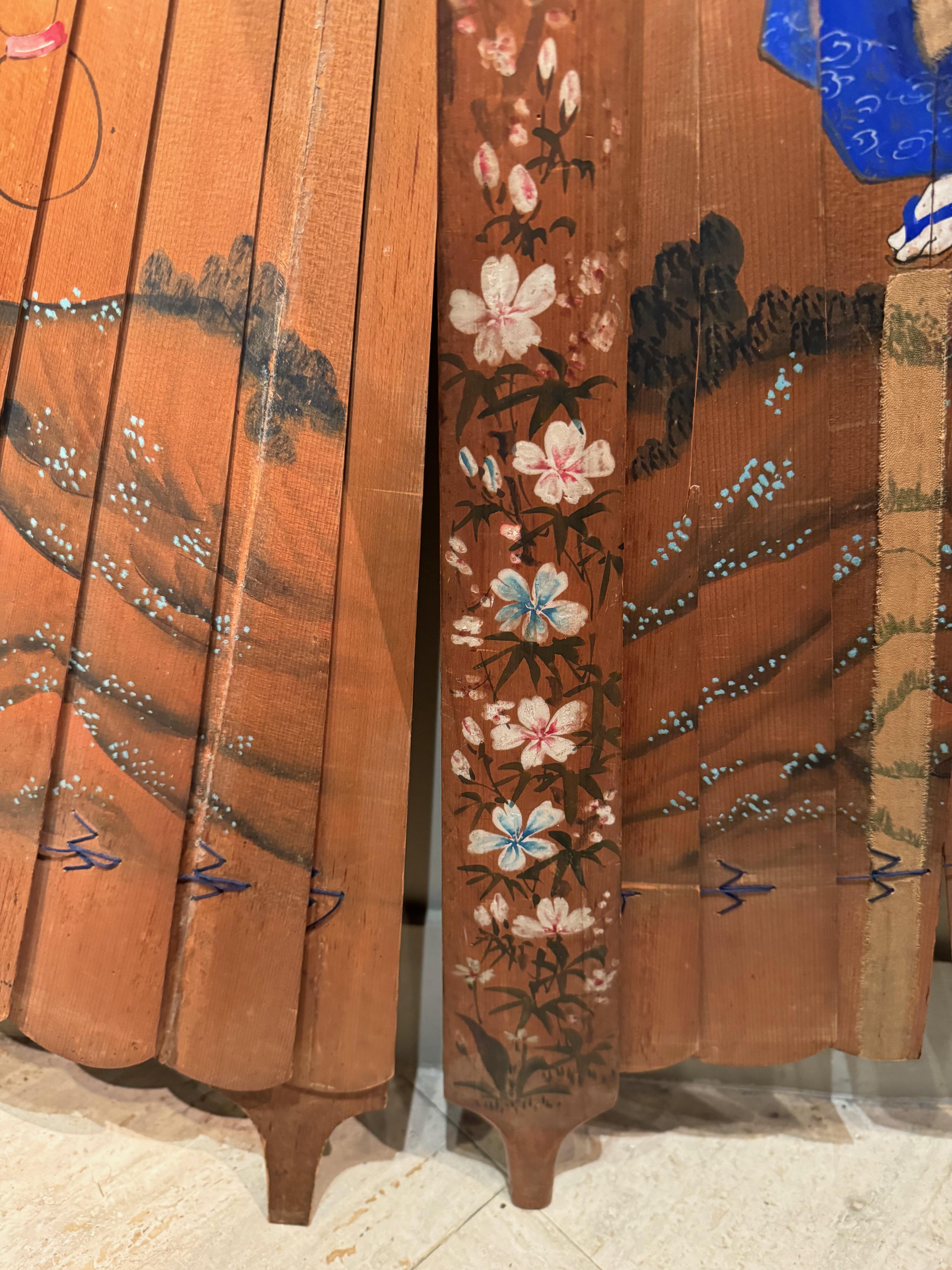 Bois Très grand éventail décoratif en bois peint, Japon, vers 1920