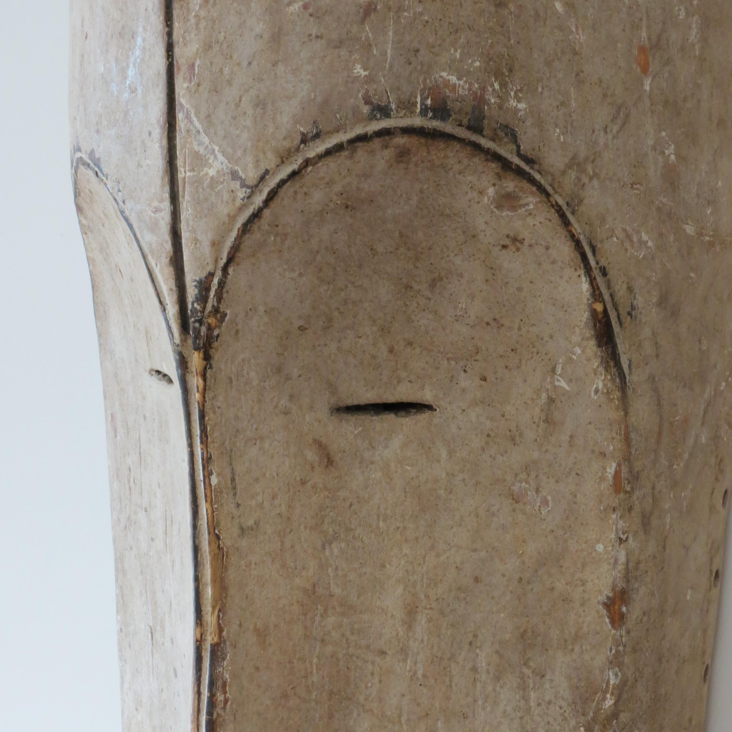Colgante decorativo de pared muy grande Máscara tribal africana Gabón Tribal en venta