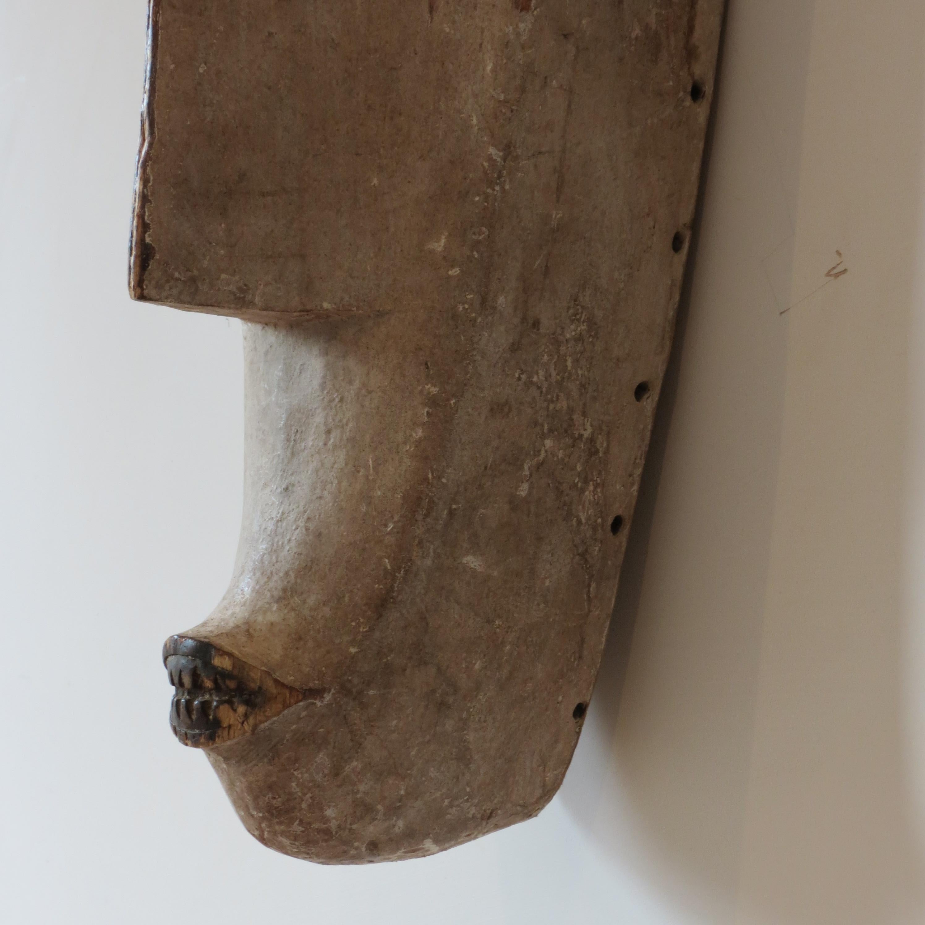 Very large Decorative Tribal African Mask Gabon Wall Hanging In Good Condition In Stow on the Wold, GB
