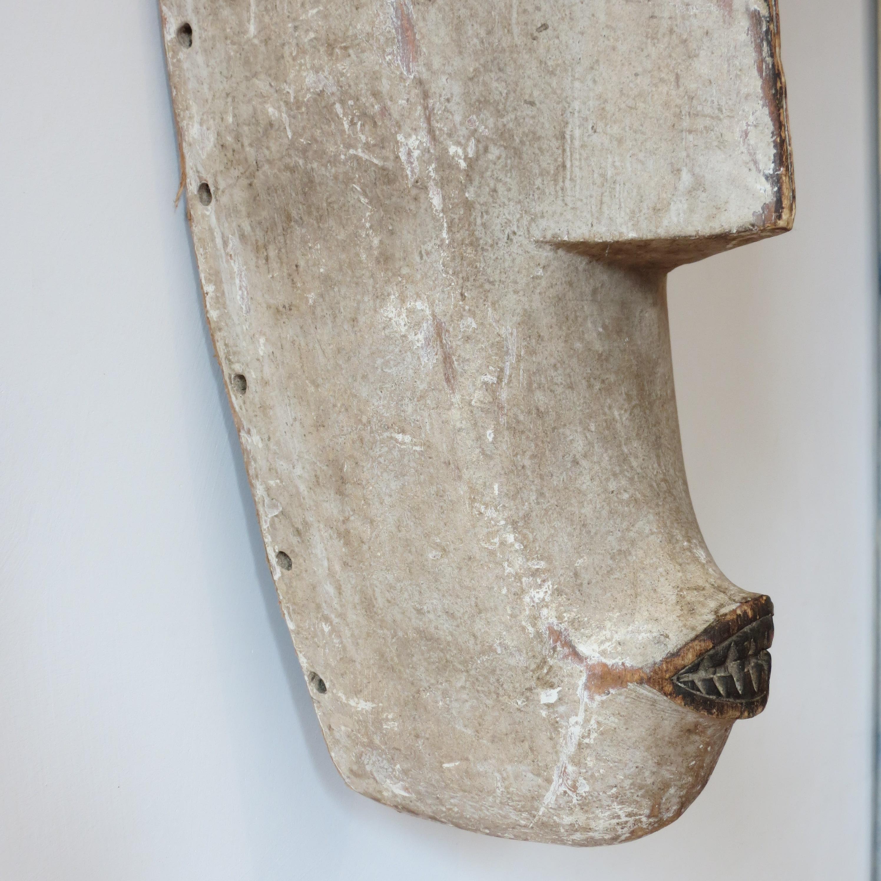 Colgante decorativo de pared muy grande Máscara tribal africana Gabón en venta 1