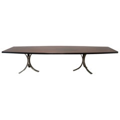 Très grande table de salle à manger ou de conférence sur pieds métalliques