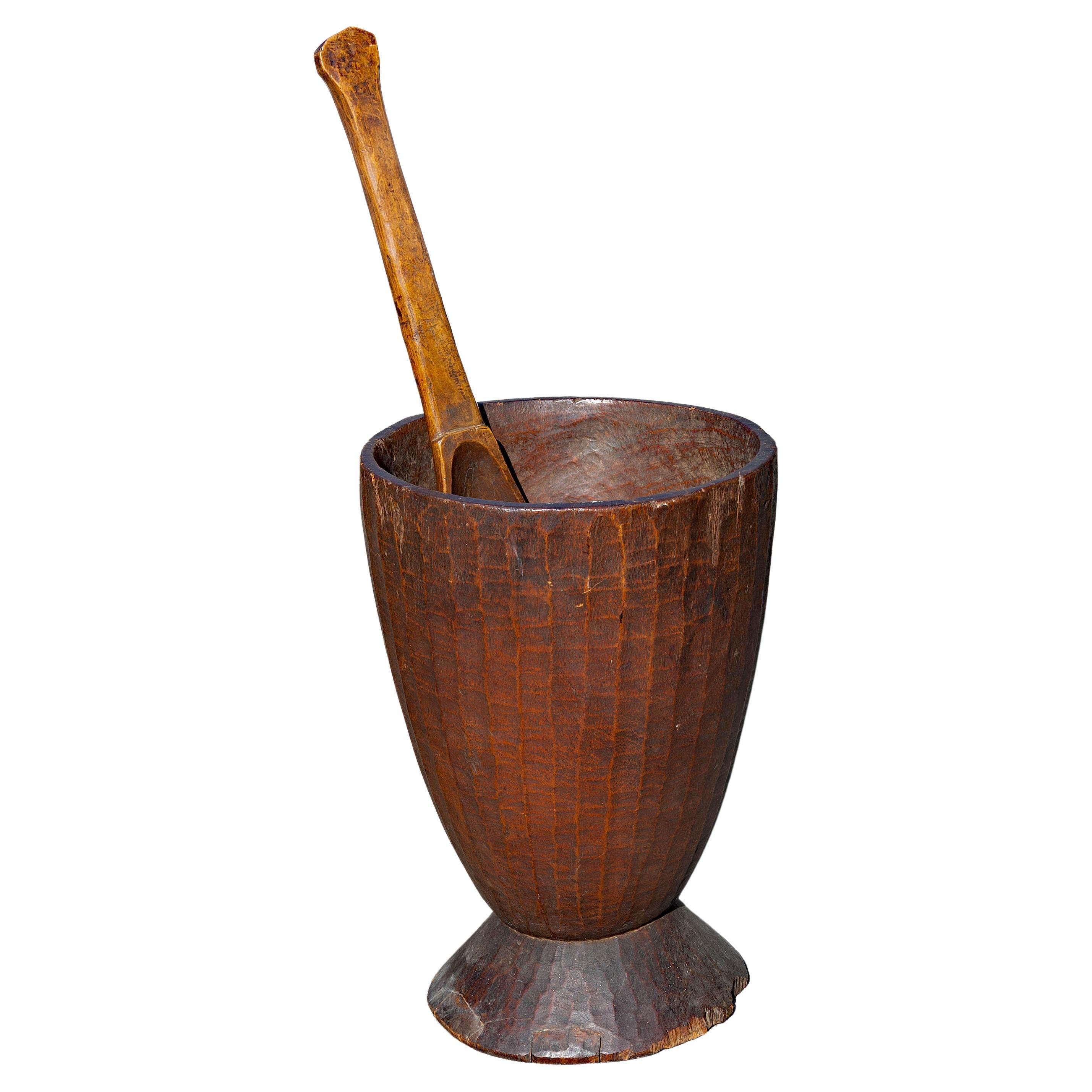 Very Large Early 19th Century  American Carved Wood Mortar  and Pestle In Good Condition For Sale In Rochester, NY