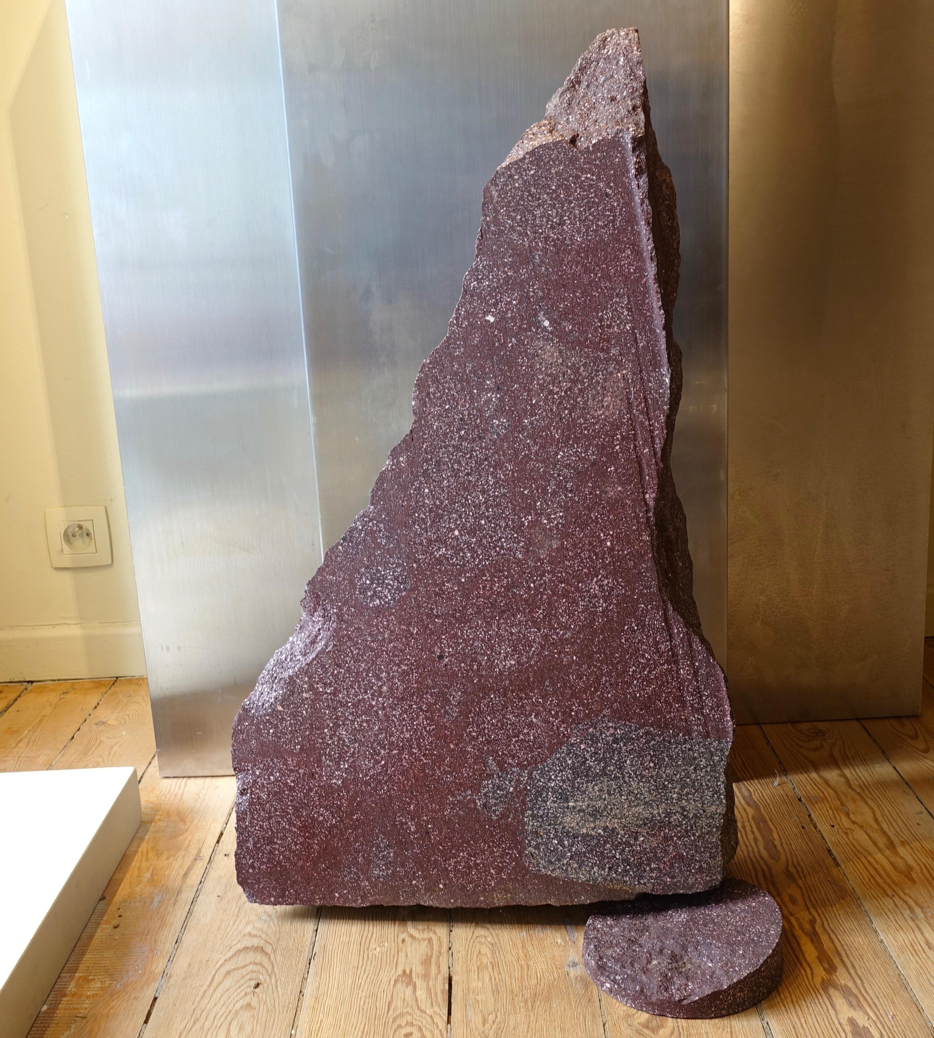 Very large partially carved and polished Imperial red porphyry
Roman fragment
Measures: 72 x 42 x 21,5 cm.



