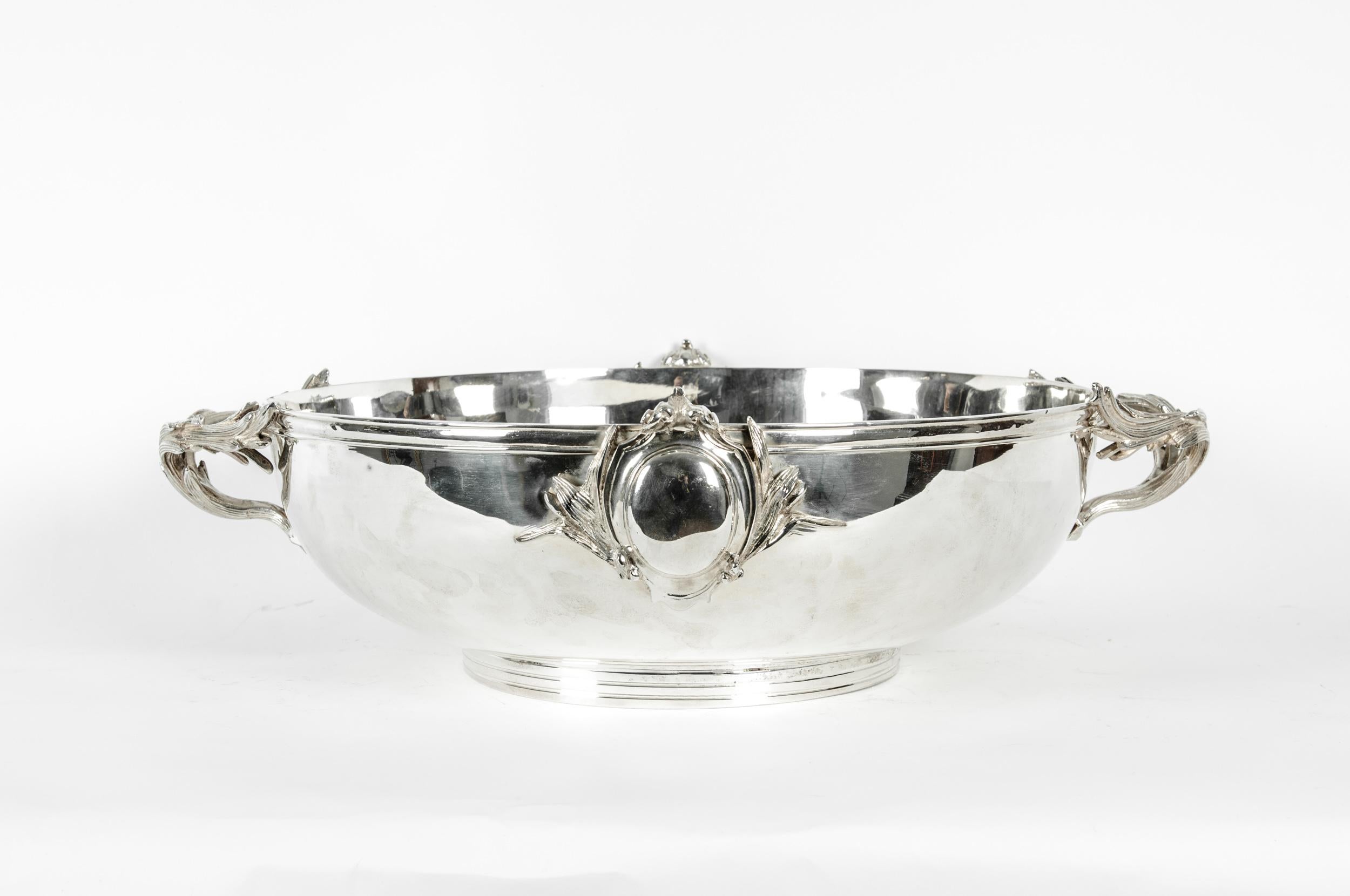 Very Large English Sheffield Silver Plated Wine Cooler / Sides Handle In Good Condition In Tarry Town, NY