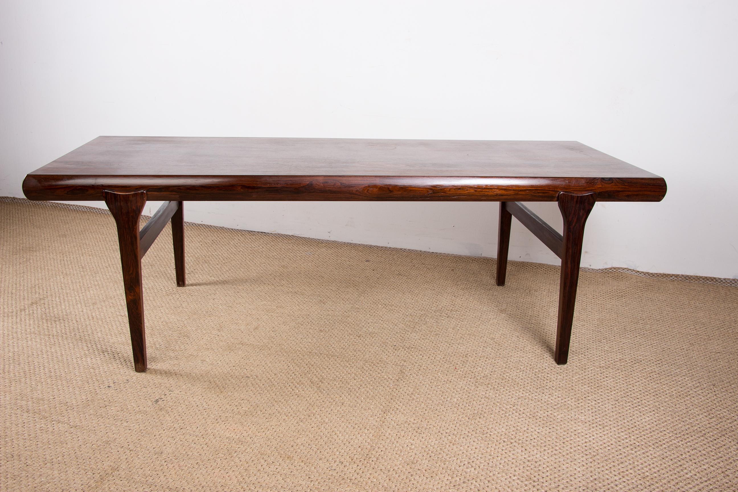 Very large extendable Danish coffee table in Rosewood by Johannes Andersen 1960. 6