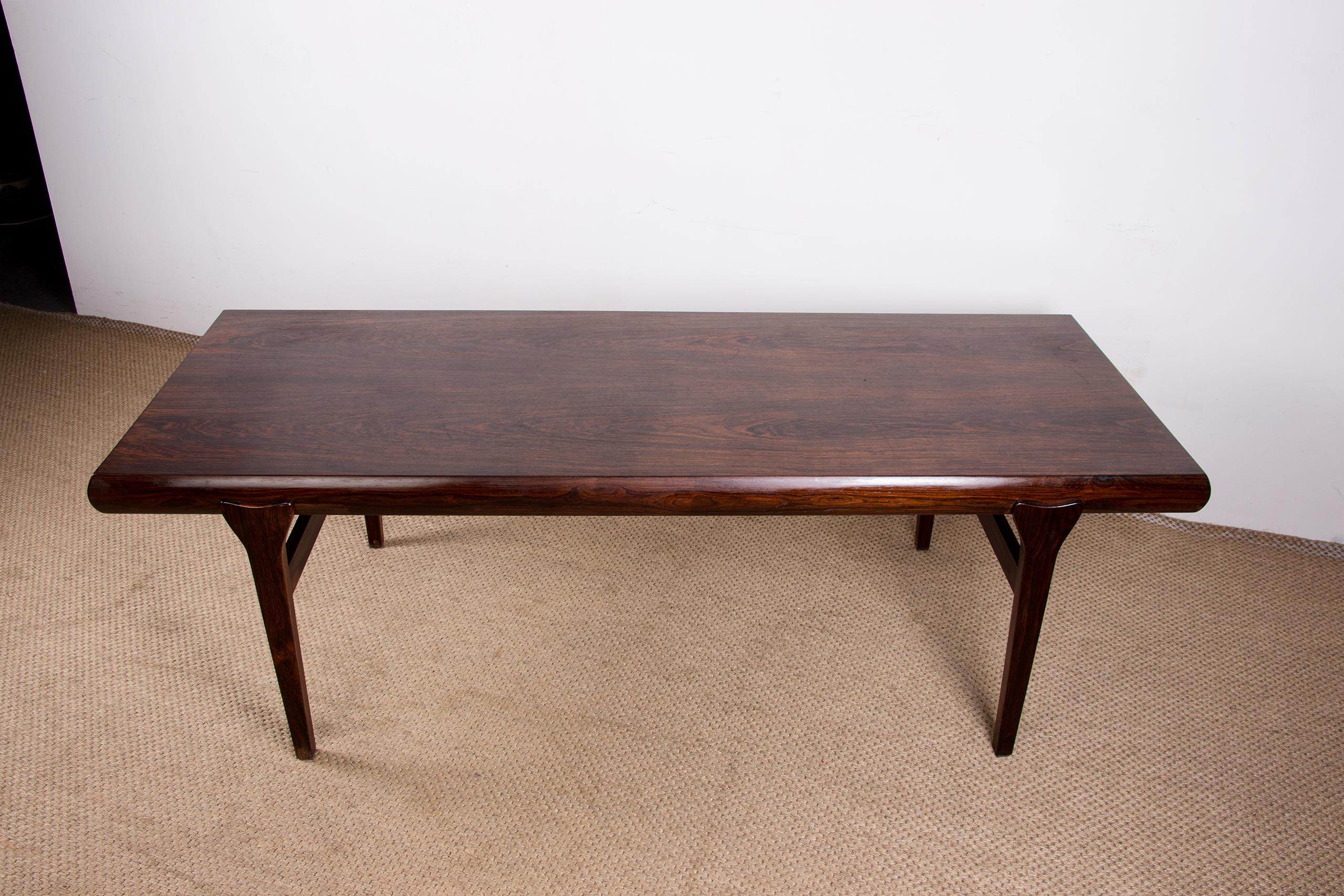 Very large extendable Danish coffee table in Rosewood by Johannes Andersen 1960. 7