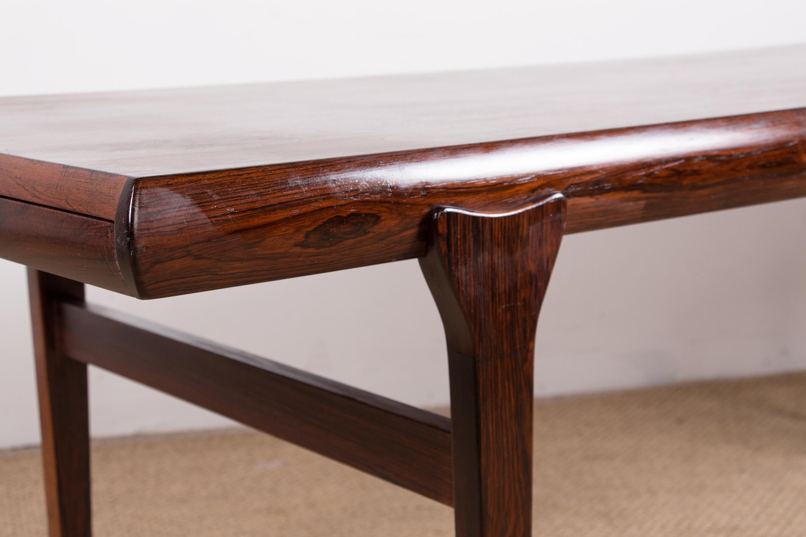 Very large extendable Danish coffee table in Rosewood by Johannes Andersen 1960. 9