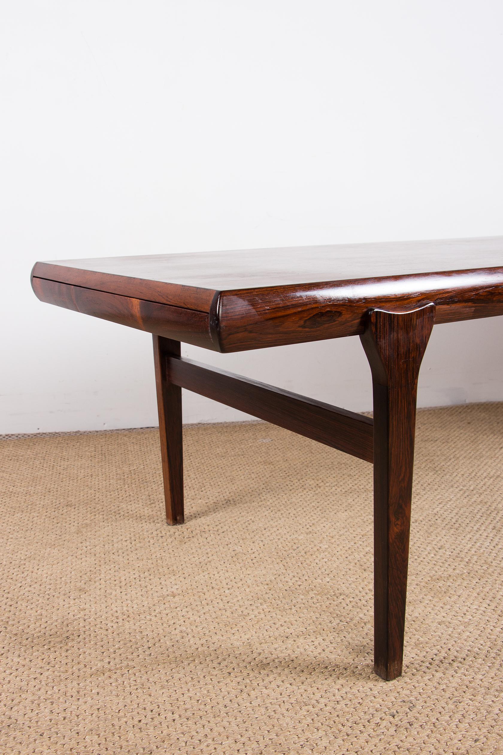 Very large extendable Danish coffee table in Rosewood by Johannes Andersen 1960. 10