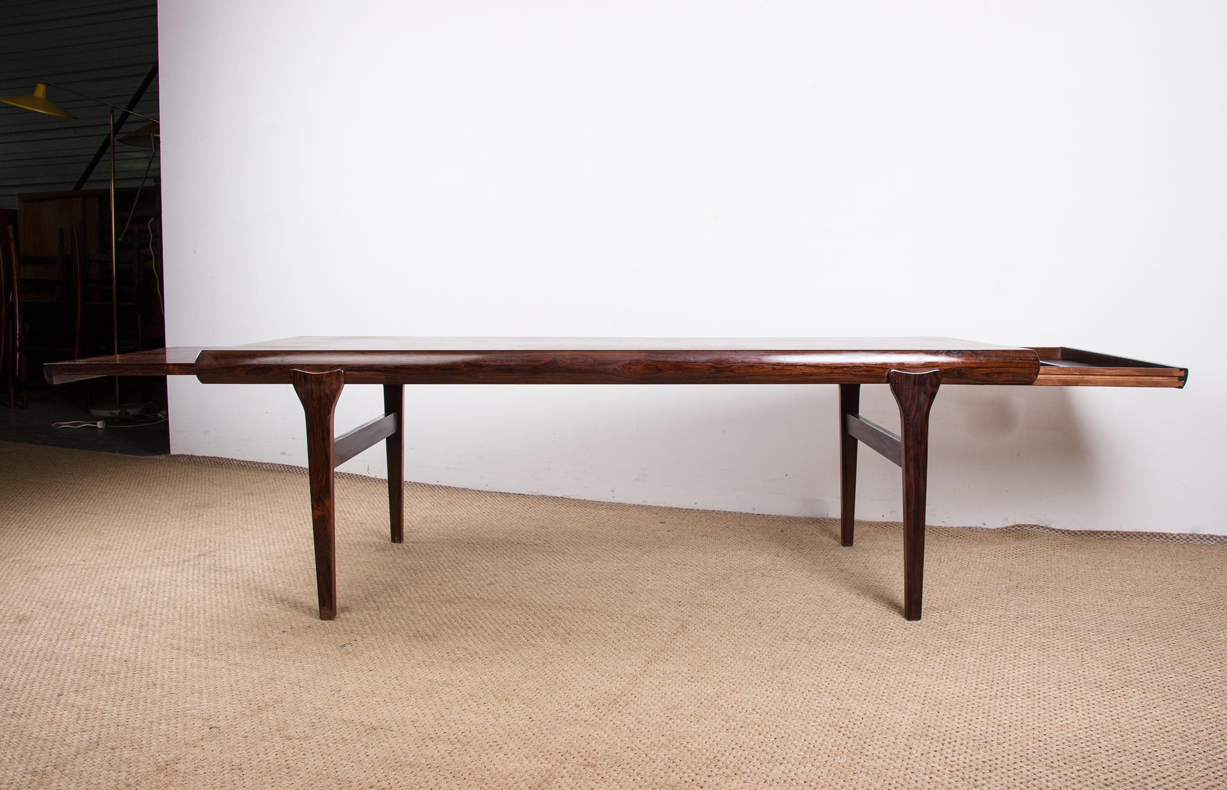Very large extendable Danish coffee table in Rosewood by Johannes Andersen 1960. 11