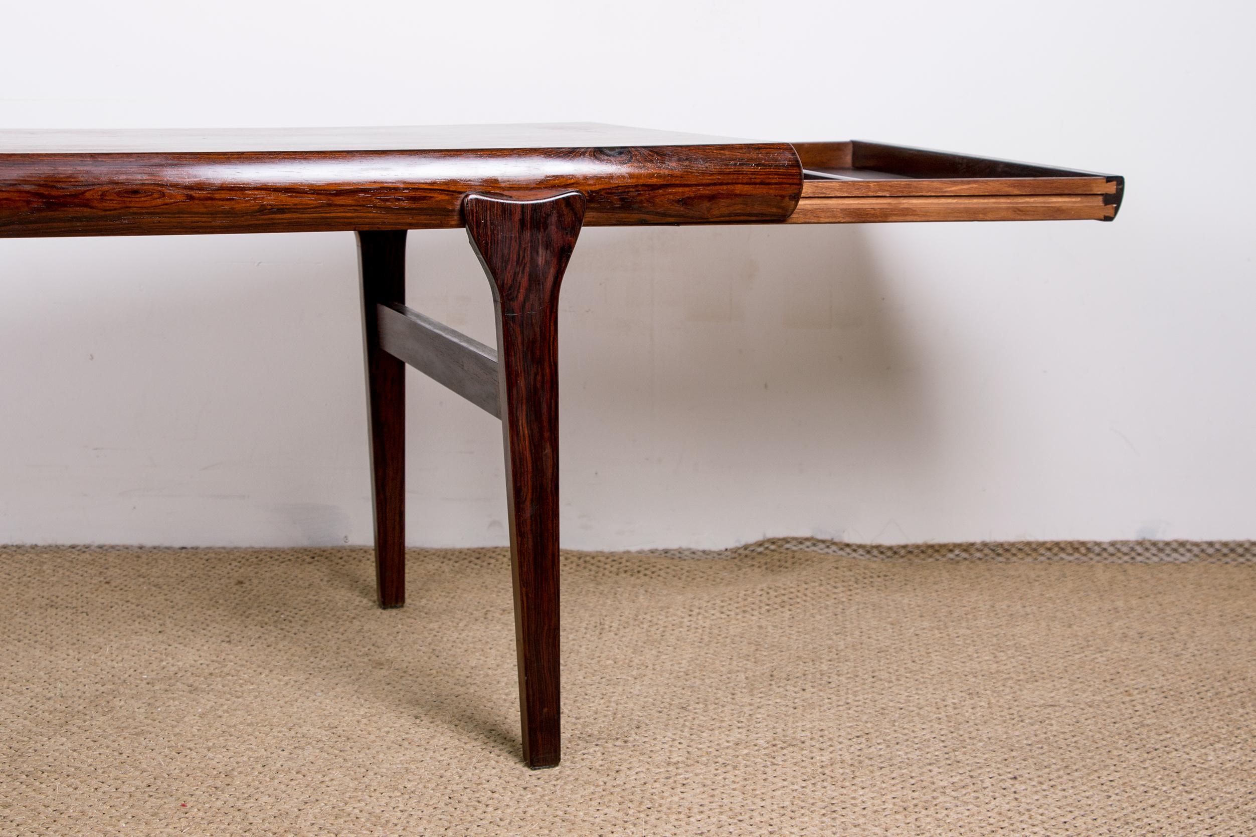 Very large extendable Danish coffee table in Rosewood by Johannes Andersen 1960. 12