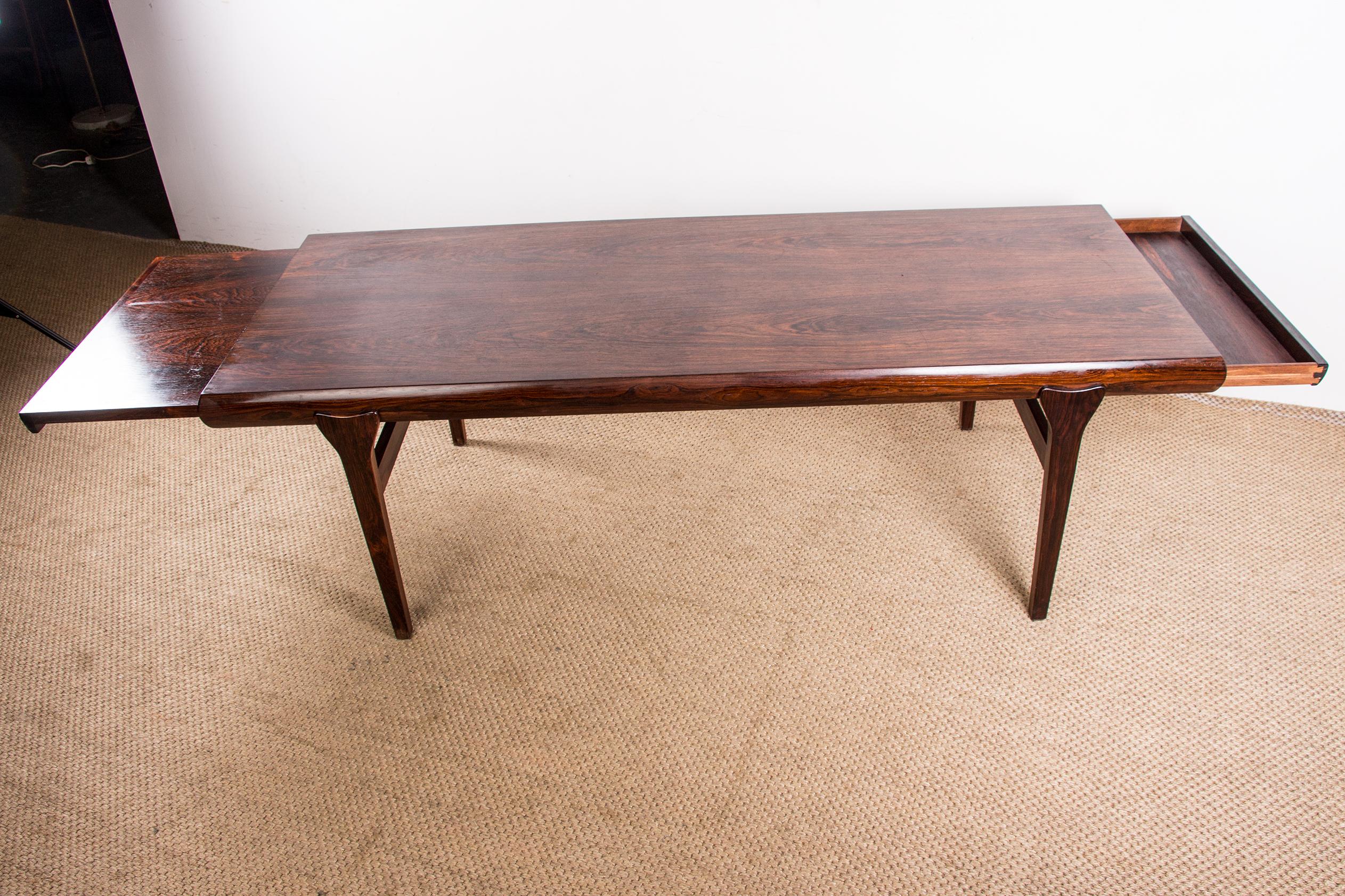 Very large extendable Danish coffee table in Rosewood by Johannes Andersen 1960. 14