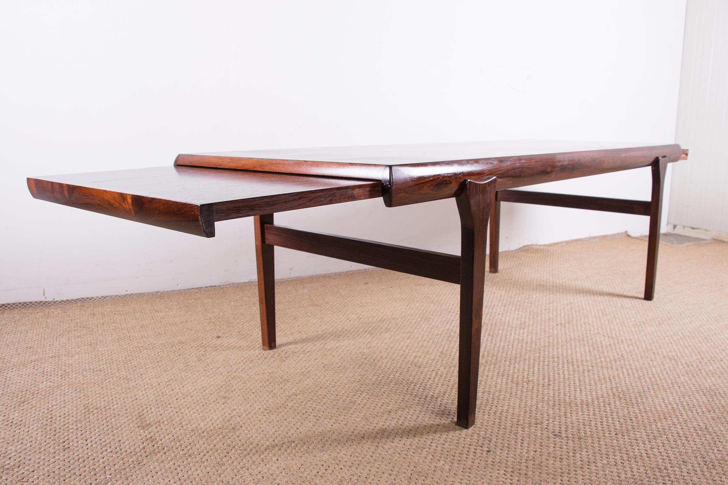 Very large extendable Danish coffee table in Rosewood by Johannes Andersen 1960. 15