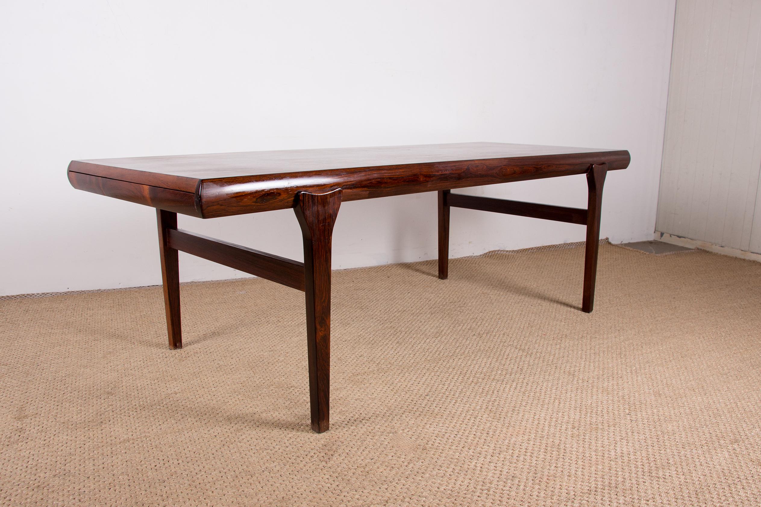 Very large extendable Danish coffee table in Rosewood by Johannes Andersen 1960. 1