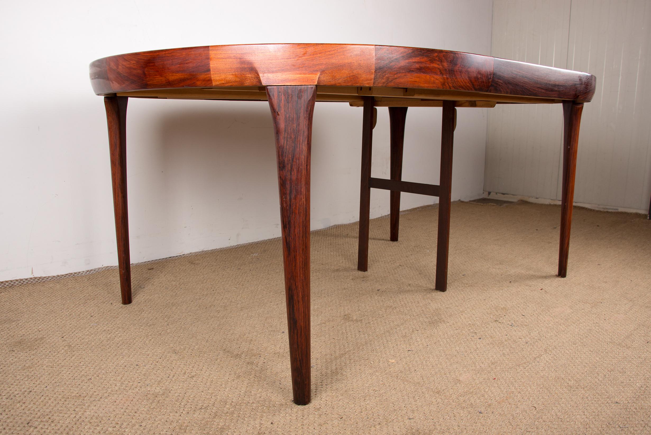Very large extendable Danish dining table (270 cm)  Rosewood by Ib Kofod Larsen. 12