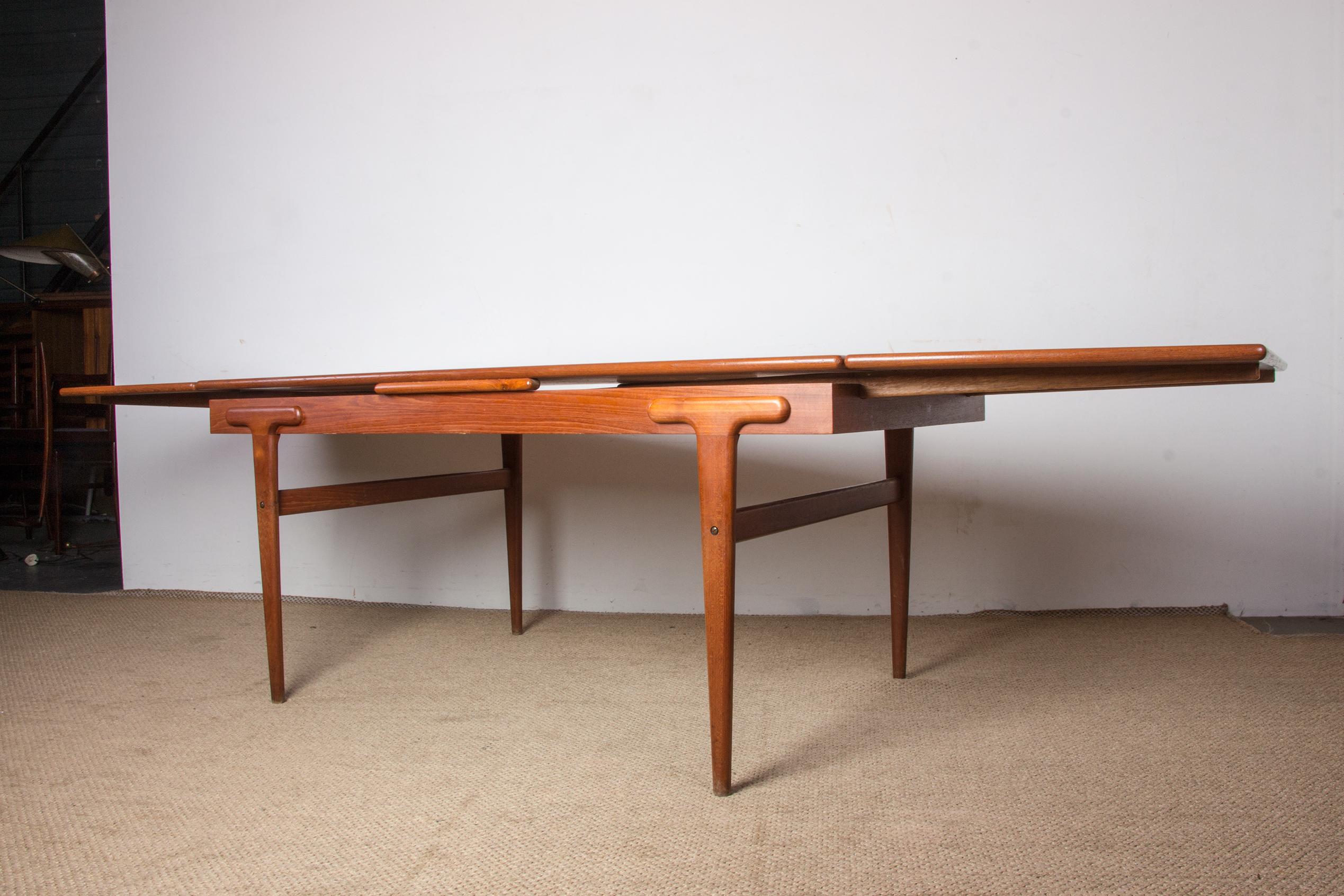 Very large extendable Danish teak dining table by Ejvind Johansson for Ivan Gern 8
