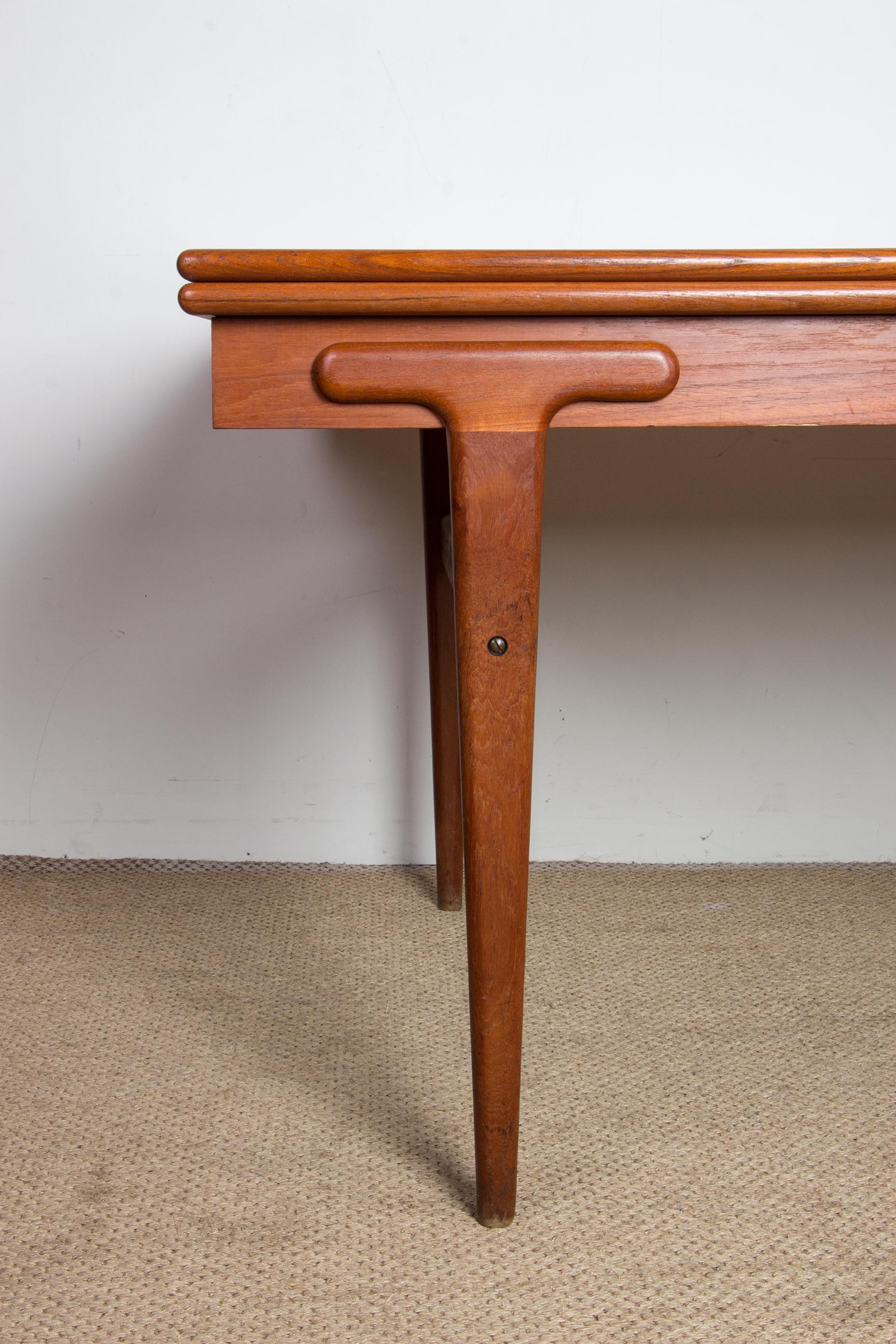 Mid-20th Century Very large extendable Danish teak dining table by Ejvind Johansson for Ivan Gern