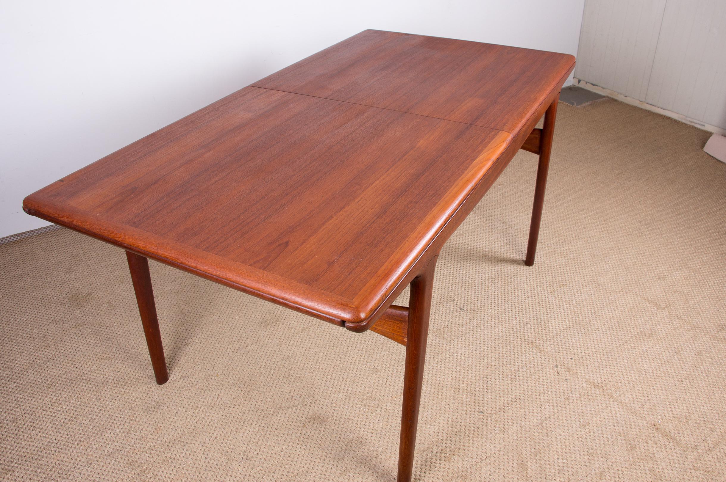 Very Large Extendable Danish Teak Table Model 207 by Arne Hovmand-Olsen for Moge 7