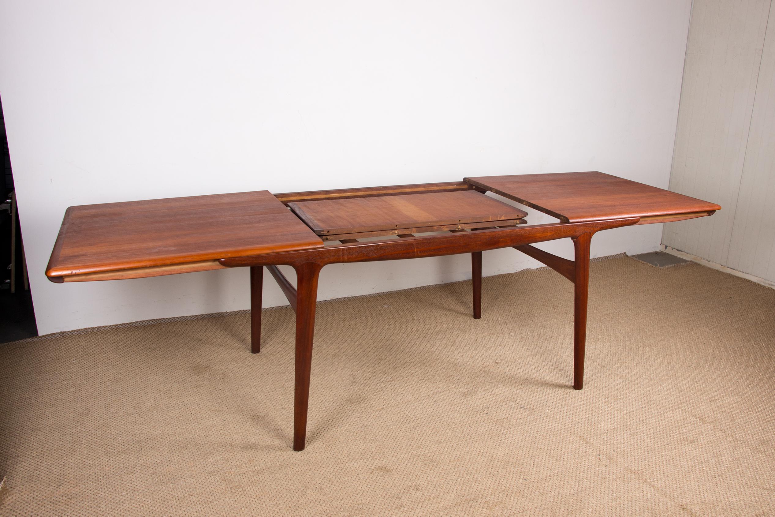 Very Large Extendable Danish Teak Table Model 207 by Arne Hovmand-Olsen for Moge 8