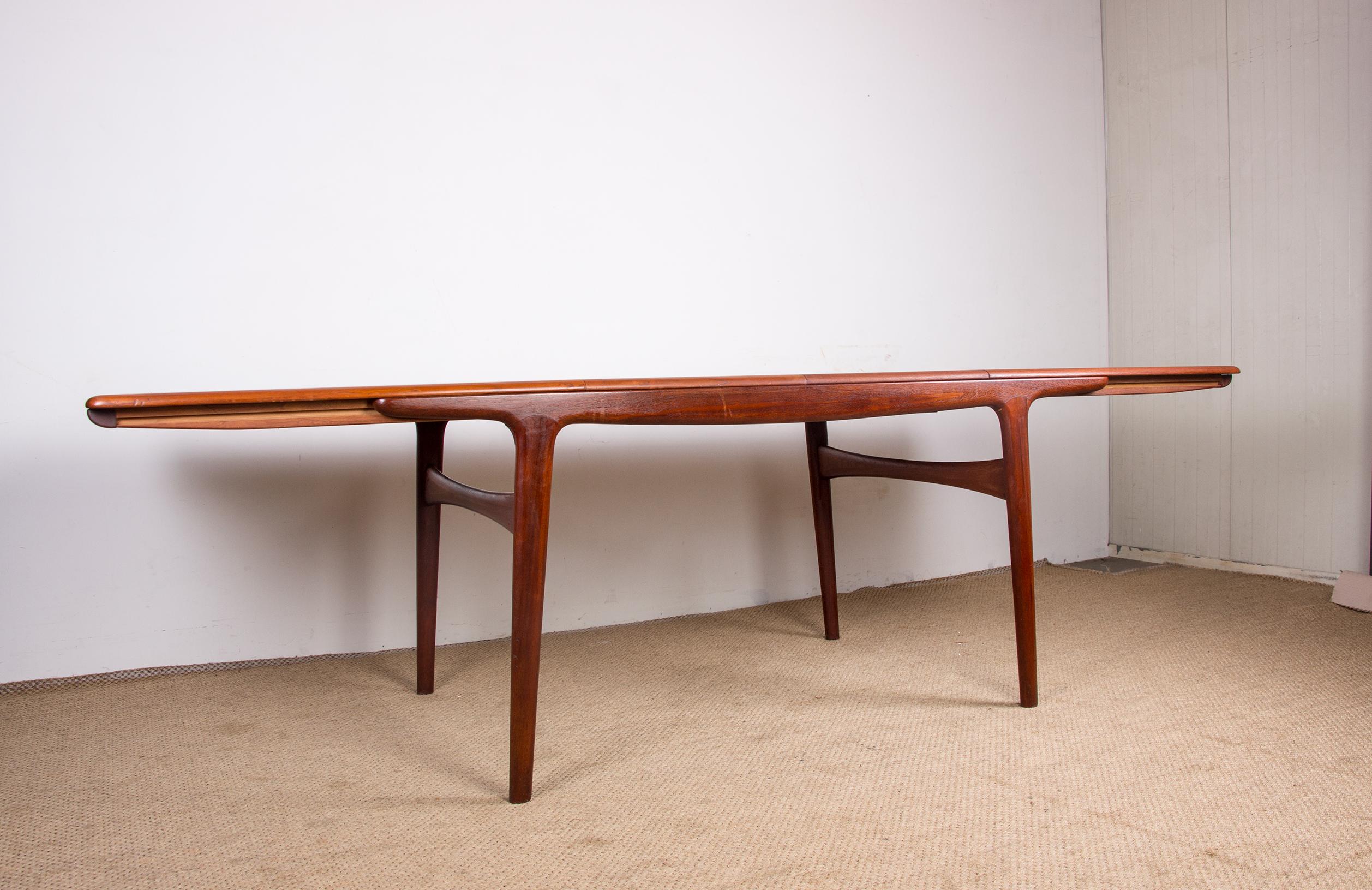 Very Large Extendable Danish Teak Table Model 207 by Arne Hovmand-Olsen for Moge 11