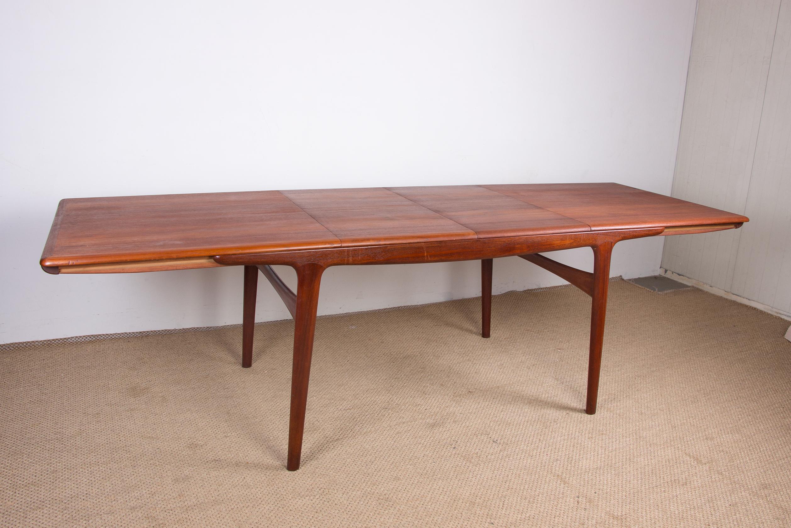 Very Large Extendable Danish Teak Table Model 207 by Arne Hovmand-Olsen for Moge 12
