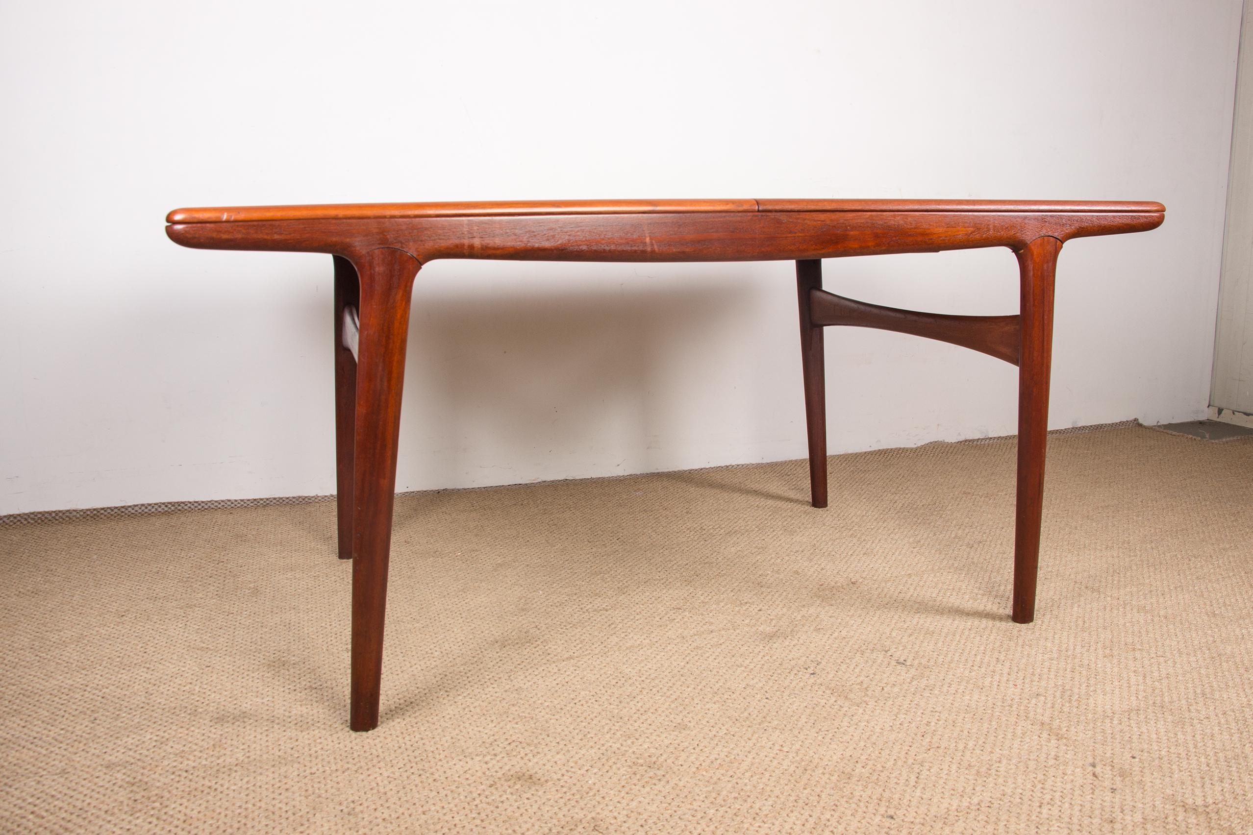 Scandinavian Modern Very Large Extendable Danish Teak Table Model 207 by Arne Hovmand-Olsen for Moge