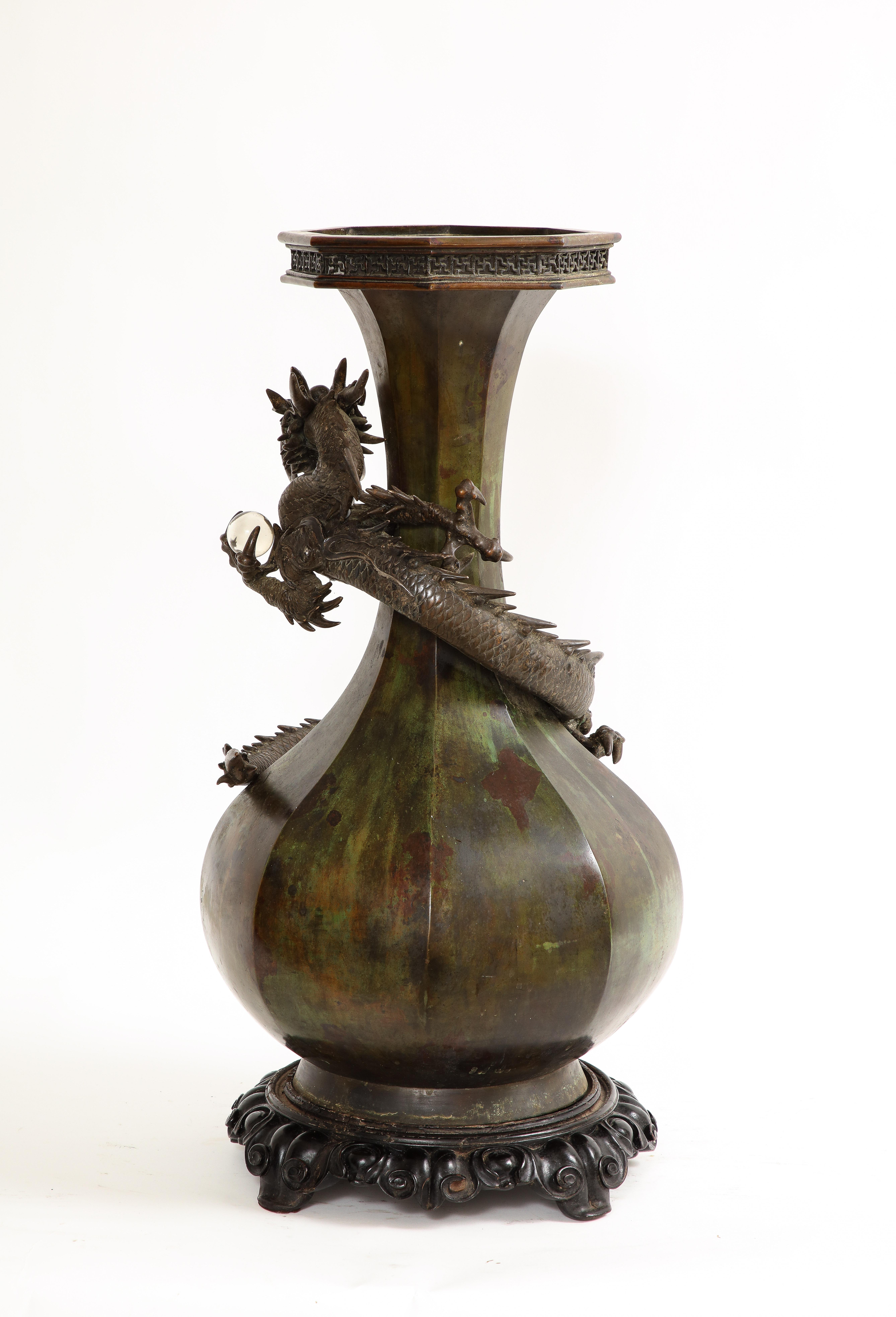 Very Large Fantastic Japanese Meji Period Patinated Bronze Dragon Vase In Good Condition For Sale In New York, NY