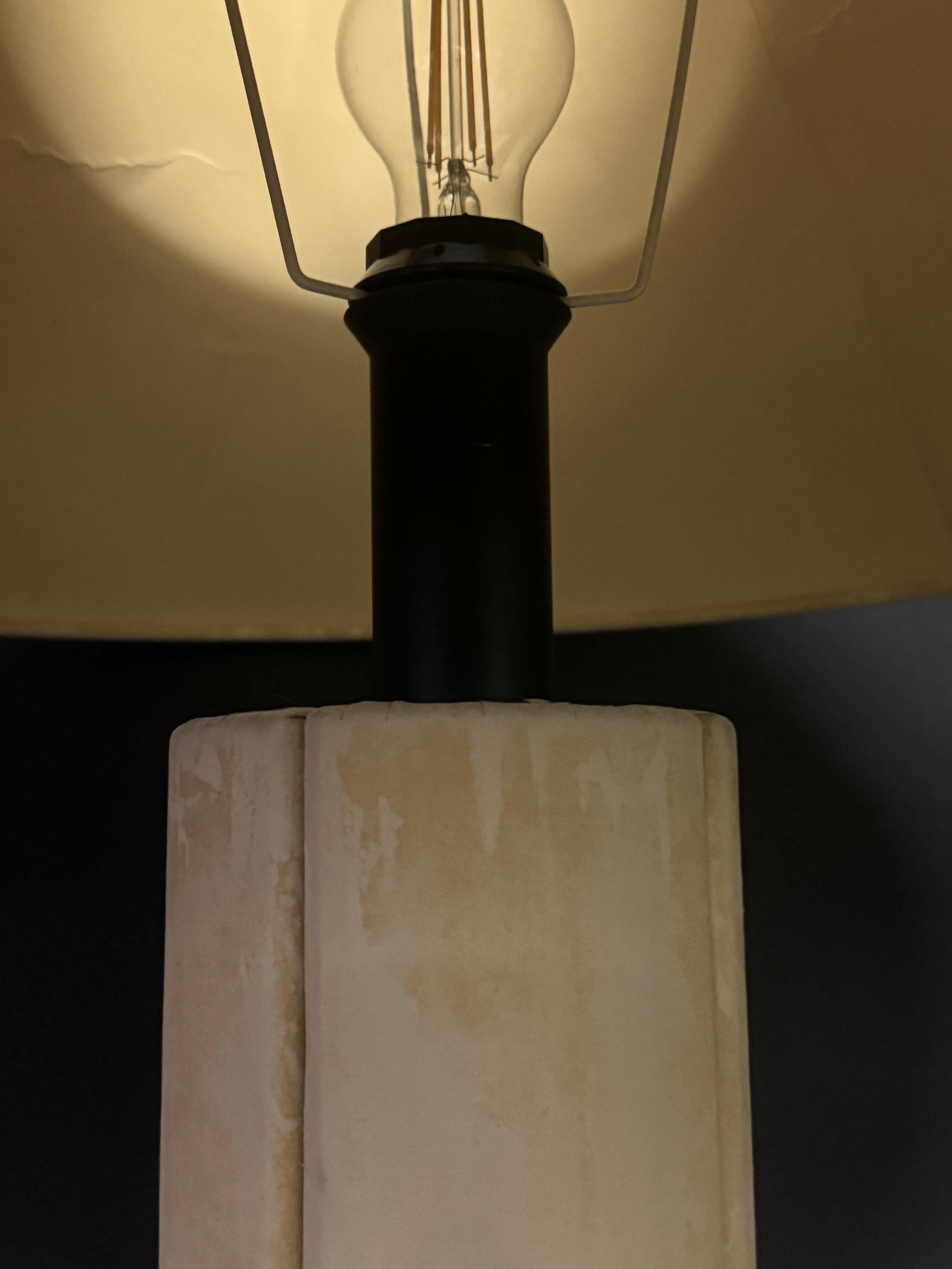 Lámpara de sobremesa muy grande de ante sintético de Ingo Maurer para Design M, años 70 finales del siglo XX en venta