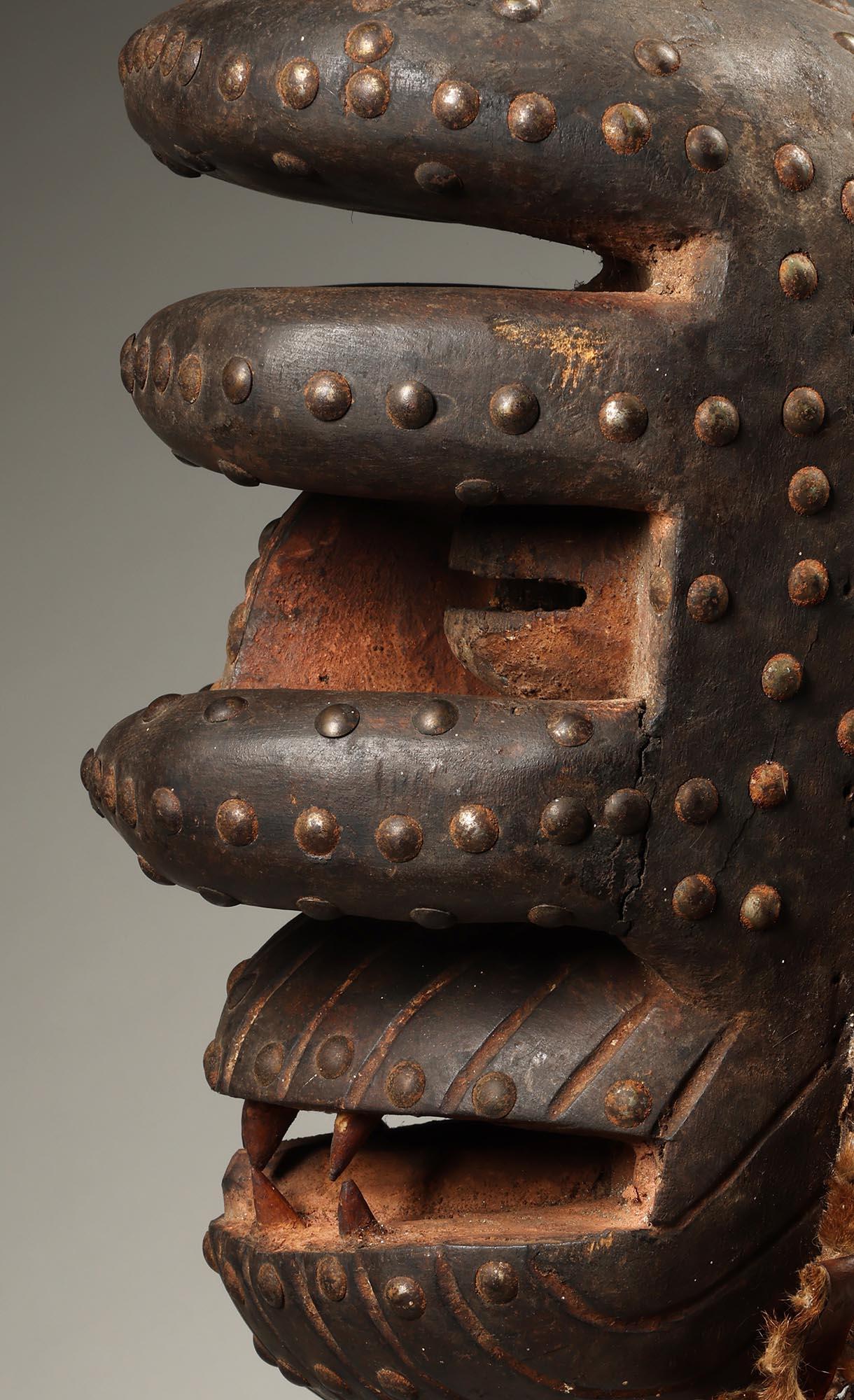 Très grand masque Dan Guere féroce avec défenses Côte d'Ivoire Afrique ex crainte en vente 3