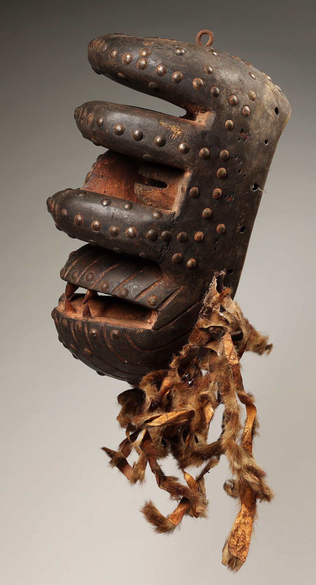 Ivoirien Très grand masque Dan Guere féroce avec défenses Côte d'Ivoire Afrique ex crainte en vente