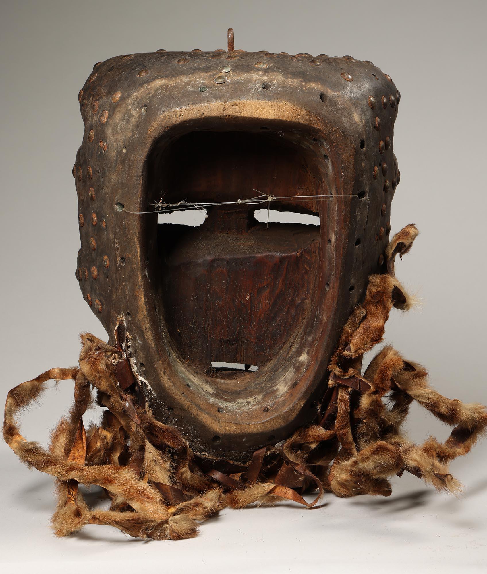 Bois Très grand masque Dan Guere féroce avec défenses Côte d'Ivoire Afrique ex crainte en vente