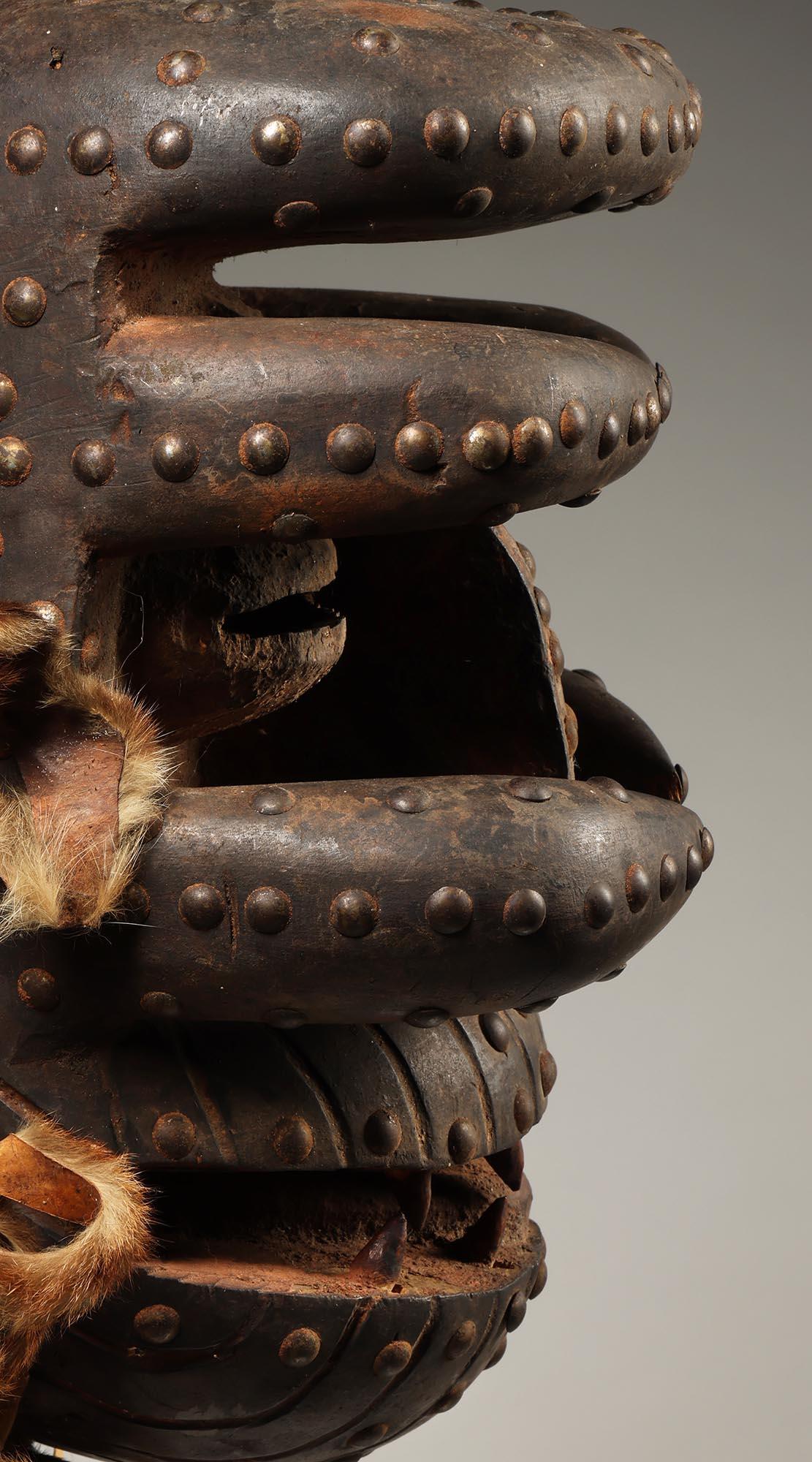 Très grand masque Dan Guere féroce avec défenses Côte d'Ivoire Afrique ex crainte en vente 1