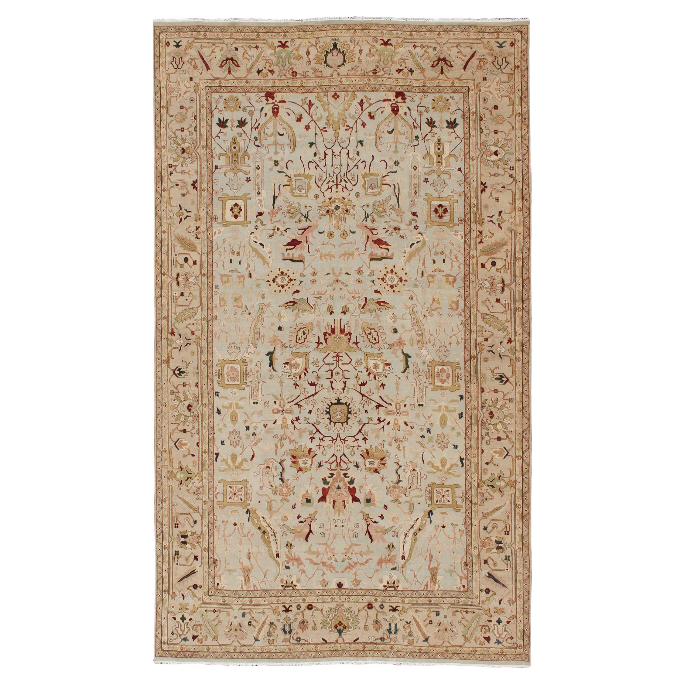 Très grand tapis raffiné en neutres, crème, taupe, or, bleu clair et vert en vente