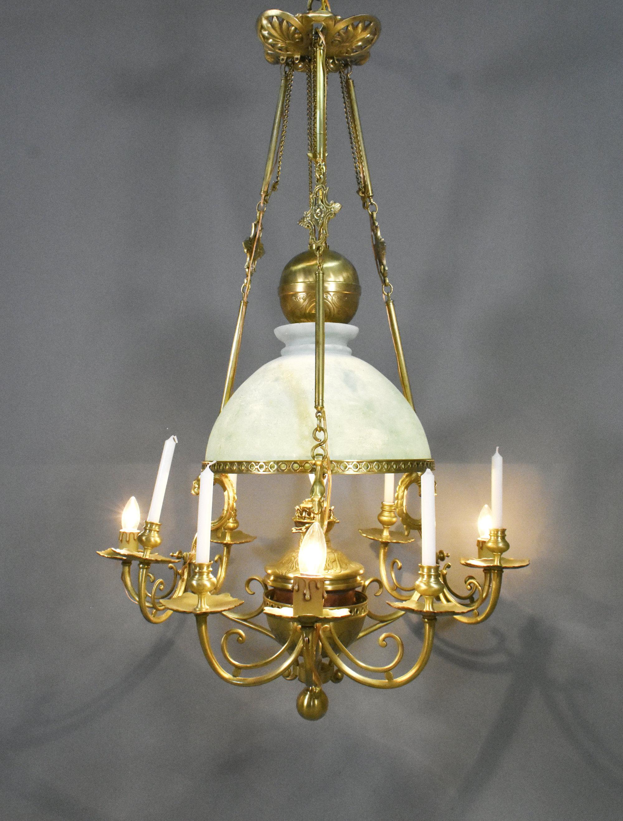 Poli Très grand lustre français en bronze et opaline d'époque Napoléon III en vente