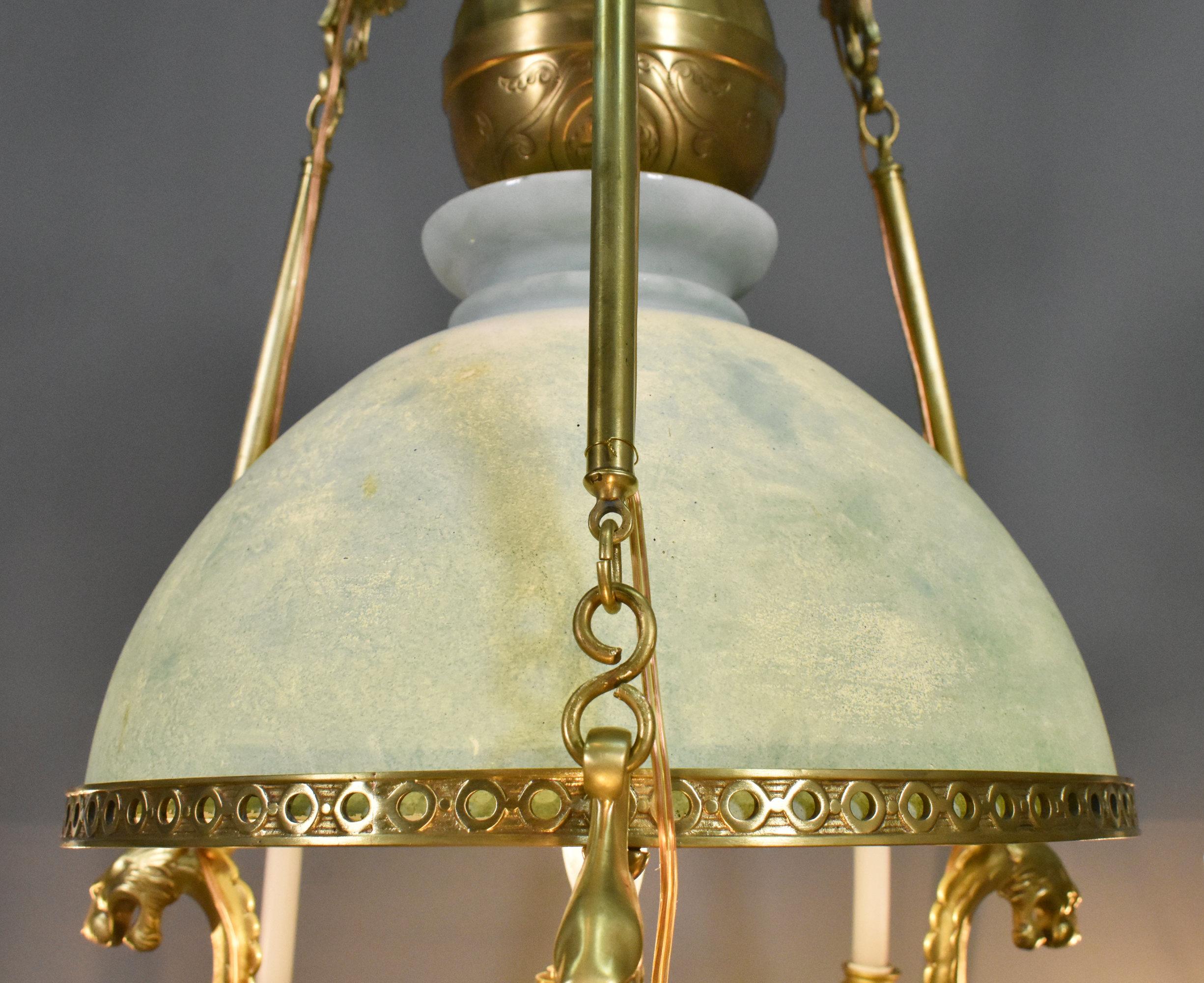 XIXe siècle Très grand lustre français en bronze et opaline d'époque Napoléon III en vente