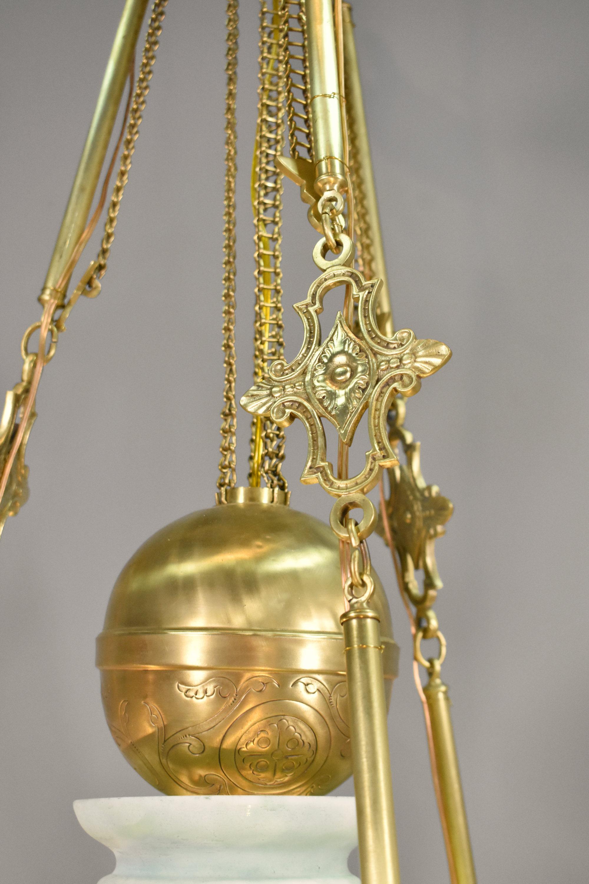 Très grand lustre français en bronze et opaline d'époque Napoléon III en vente 1