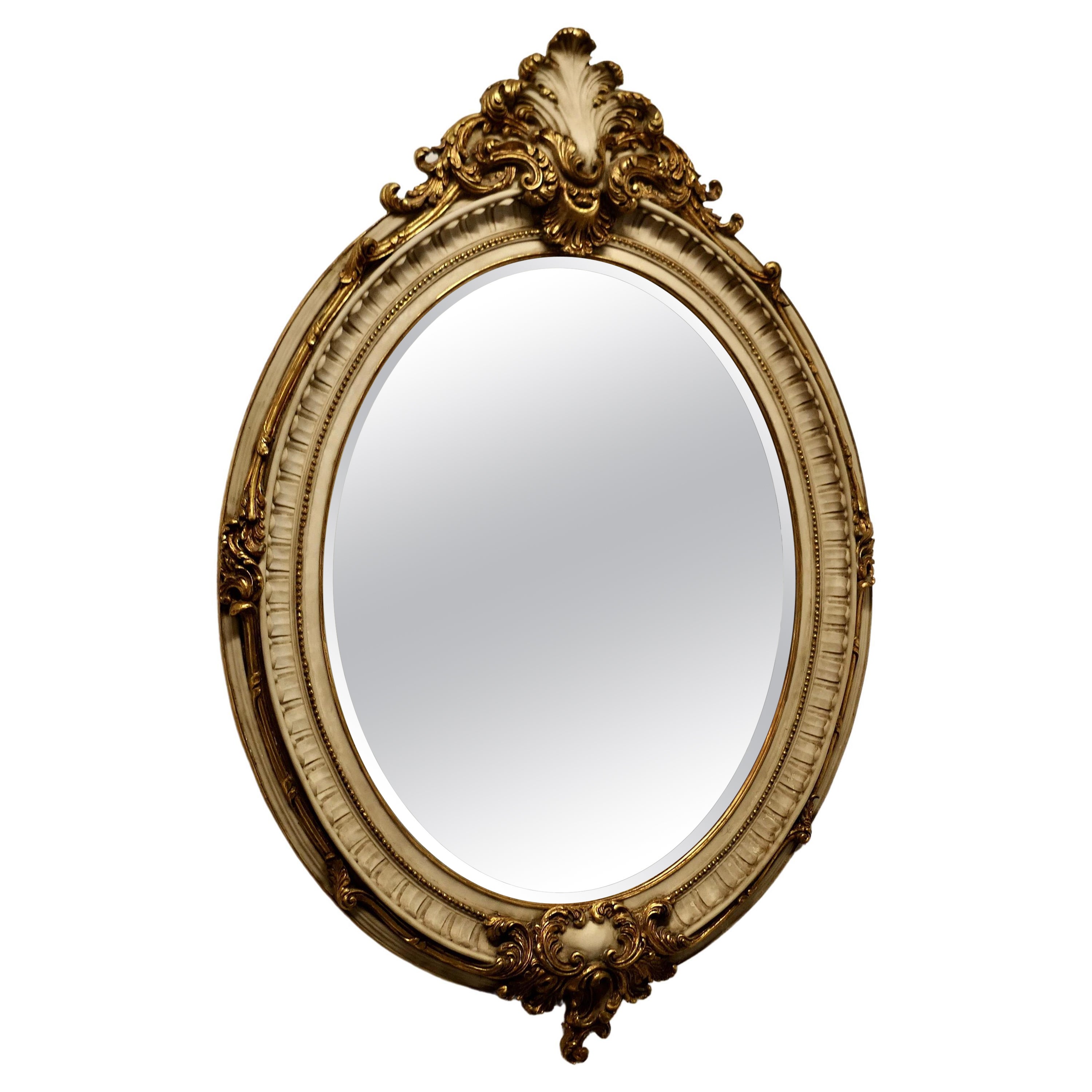 Specchio da parete ovale dorato molto grande in stile French Rococo